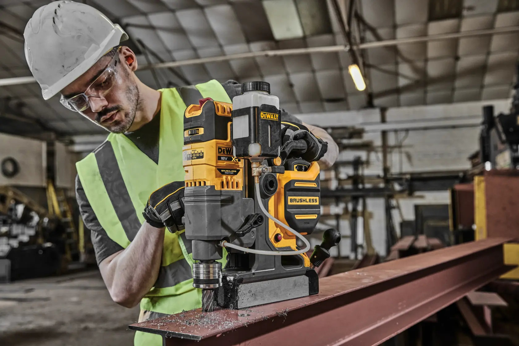 DEWALT 18V XR fúrógép szénkefe nélküli mágneses (csak gép)