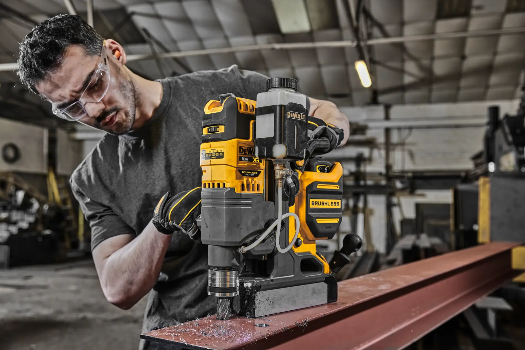 DEWALT 18V XR fúrógép szénkefe nélküli mágneses (csak gép)