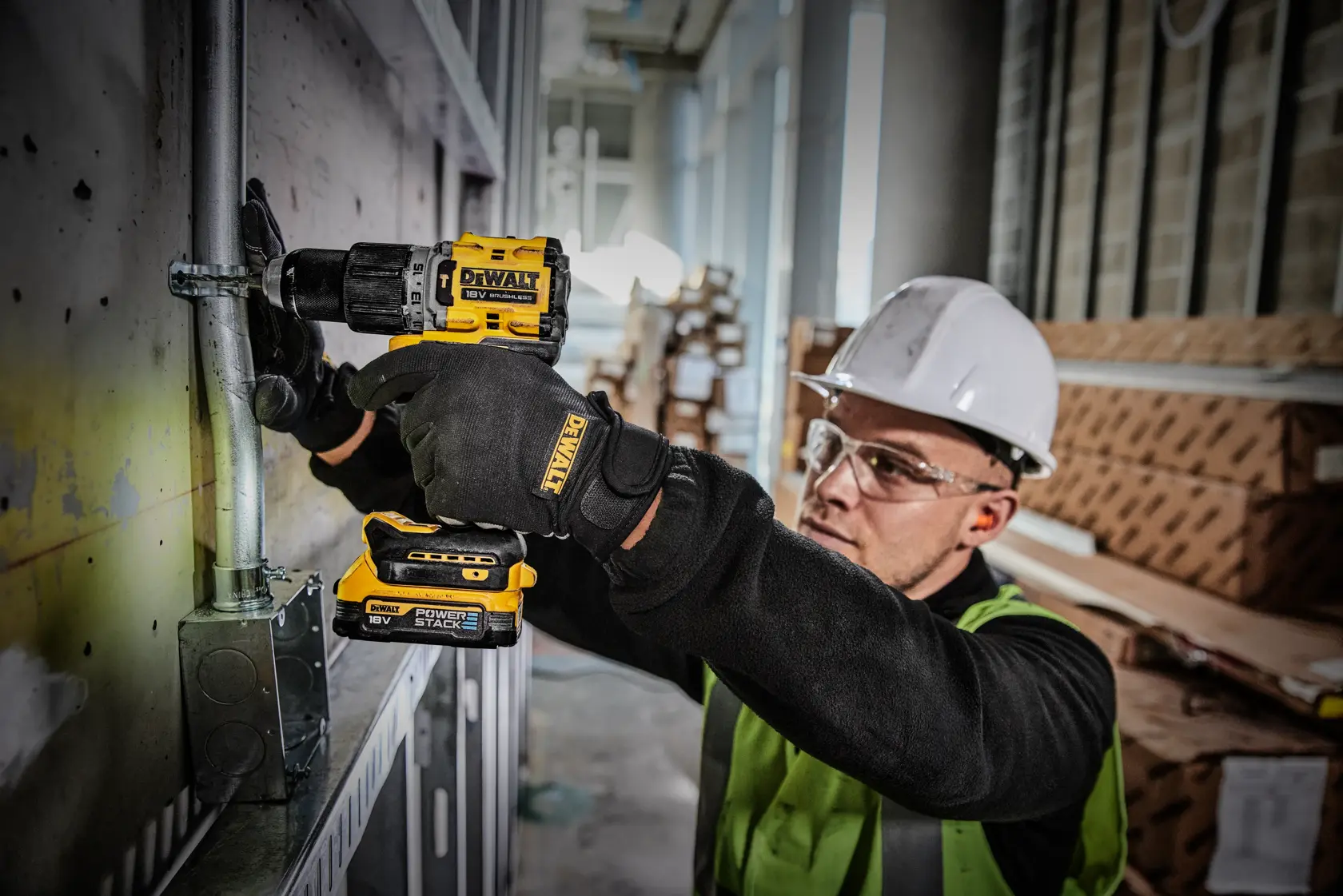 18V Ütvefúró-csavarozó POWERSTACK 1,7 Ah, töltővel kofferben