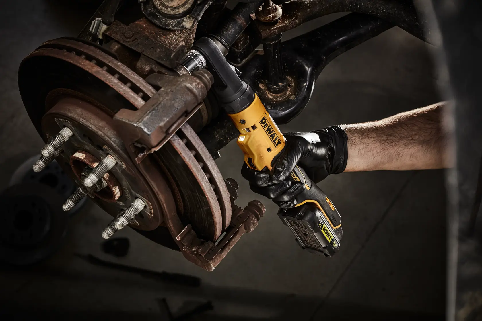 12V XR szénkefe nélküli 3/8" és 1/4" zárt fejű nyomatékkulcs - akku nélkül