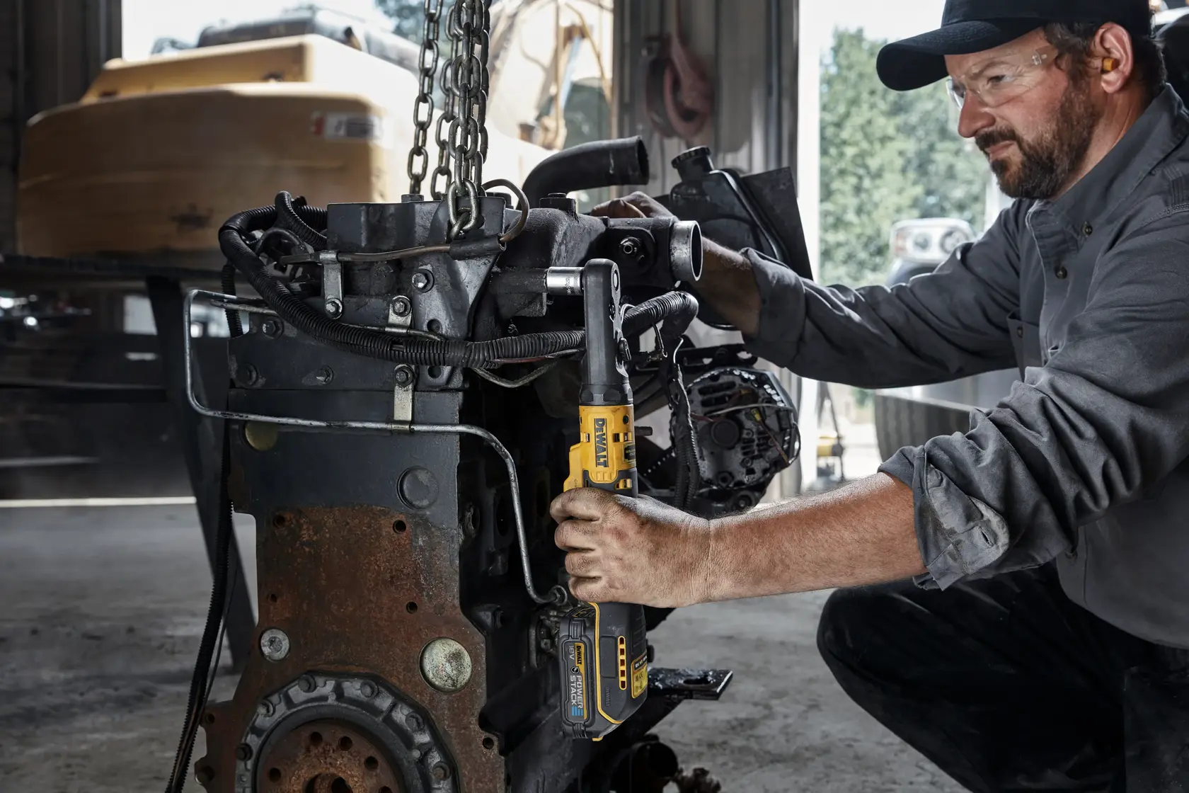 18V XR szénkefe nélküli 3/8" és 1/2" zárt fejű nyomatékkulcs - tartozékok nélkül