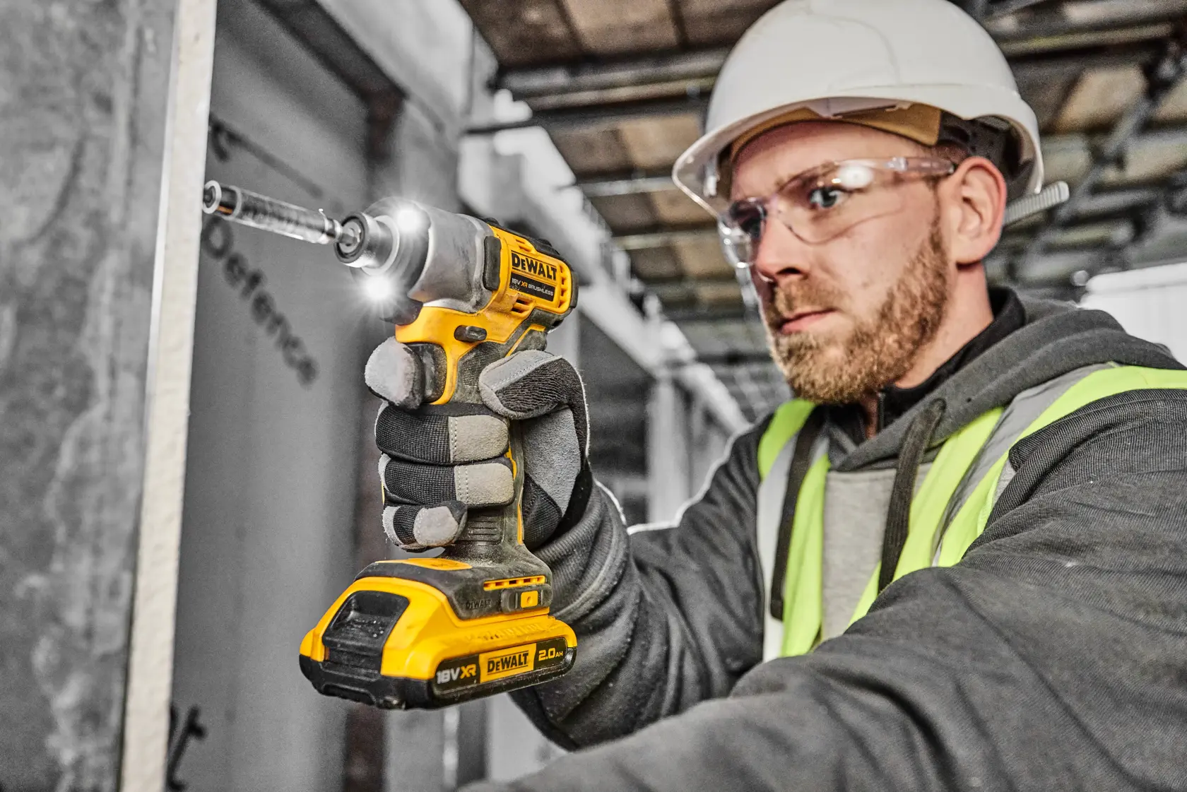 DEWALT 18V XR ütvecsavarozó, szénkefe nélküli, 2×2Ah akkumulátorral