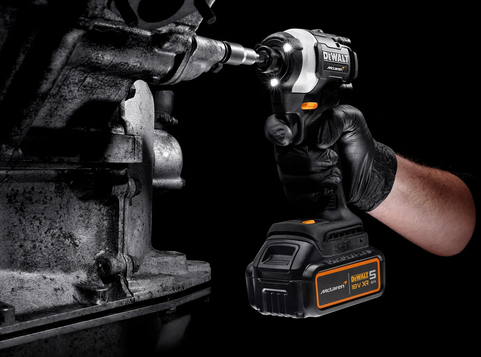 DEWALT x McLaren F1 Team 18 V XR szénkefe nélküli ütvefúró-csavarozó - 2 x 5 AH