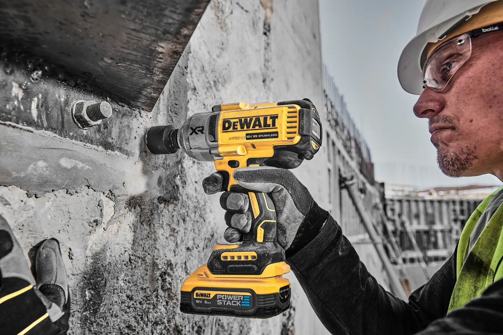 18V Szénkefe nélküli 1/2" ÜTVECSAVAROZÓ, 2 db 5,0 Ah Powerstack akkumulátorral, töltővel, TSTAK kofferben.