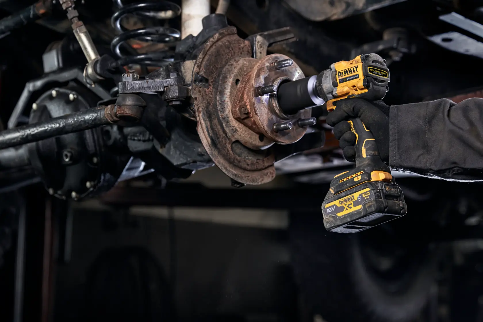 18V XR 3/8 kompakt ütvecsavarozó 2 × 5,0 Ah, gumiburkolattal, formázott betéttel, kofferban