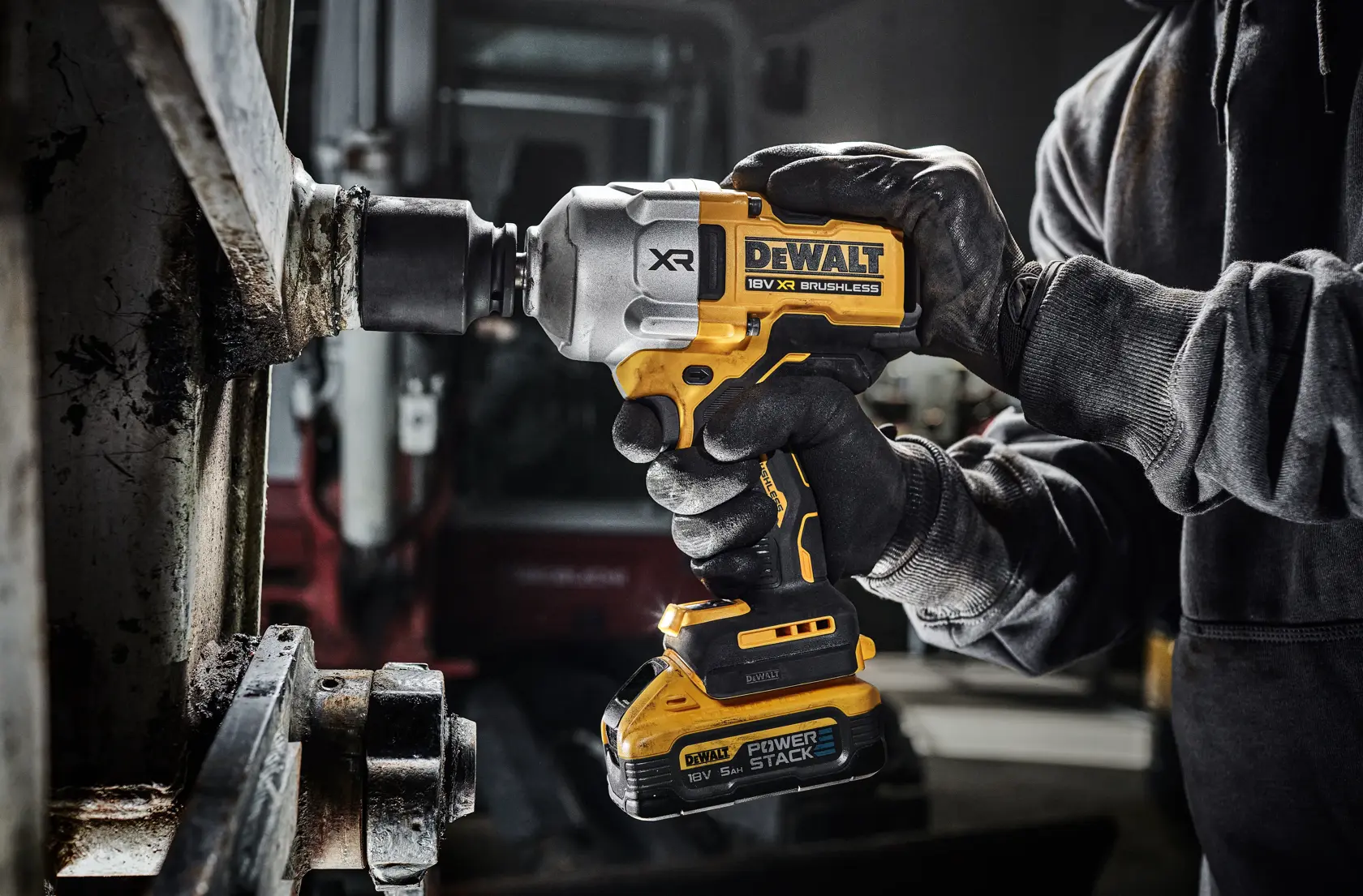 18V XR szénkefe nélküli, 1/2" nagy nyomatékú ütvecsavarozó, 2 x 5Ah POWERSTACK akku, TSTAK kofferben