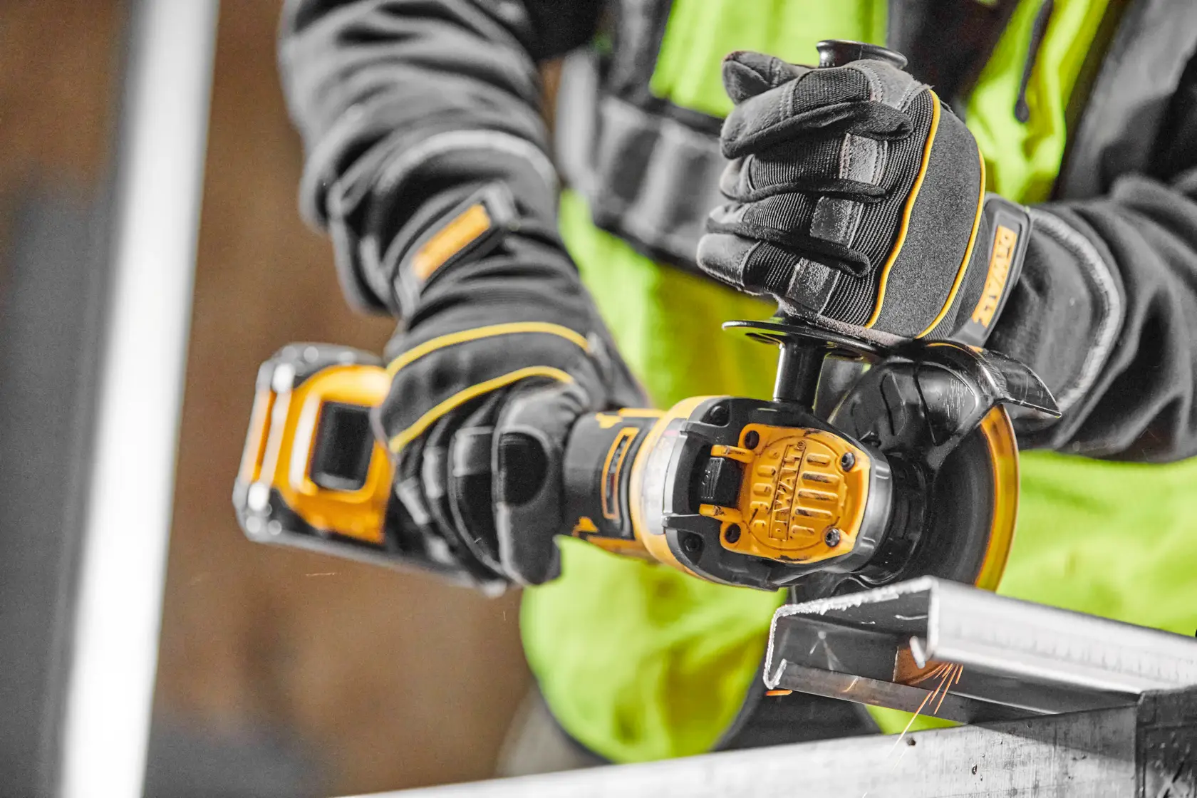 18V XR Állítható fordulatszámú sarokcsiszológép FlexVolt Advantage funkcióval