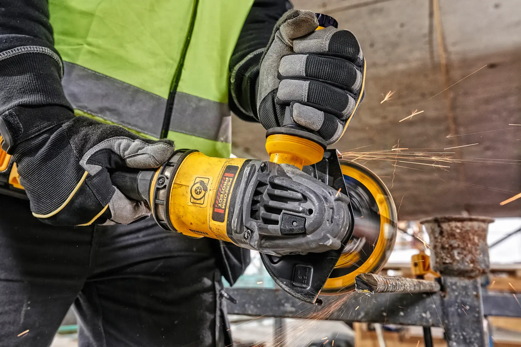 54V XR FLEXVOLT 125 mm-es, oldalfogantyú-észlelős sarokcsiszoló - 2 x FLEXVOLT 9 Ah