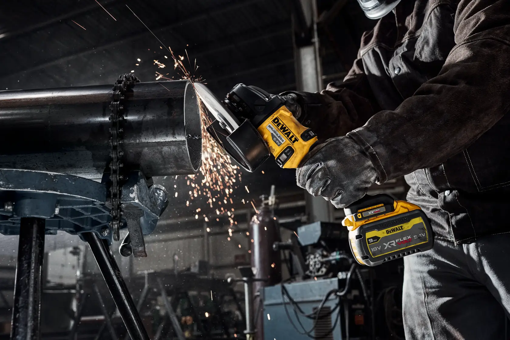 DEWALT® 54V XR® FLEXVOLT® 180 mm-es oldalsó fogantyús sarokcsiszoló (csak szerszám)