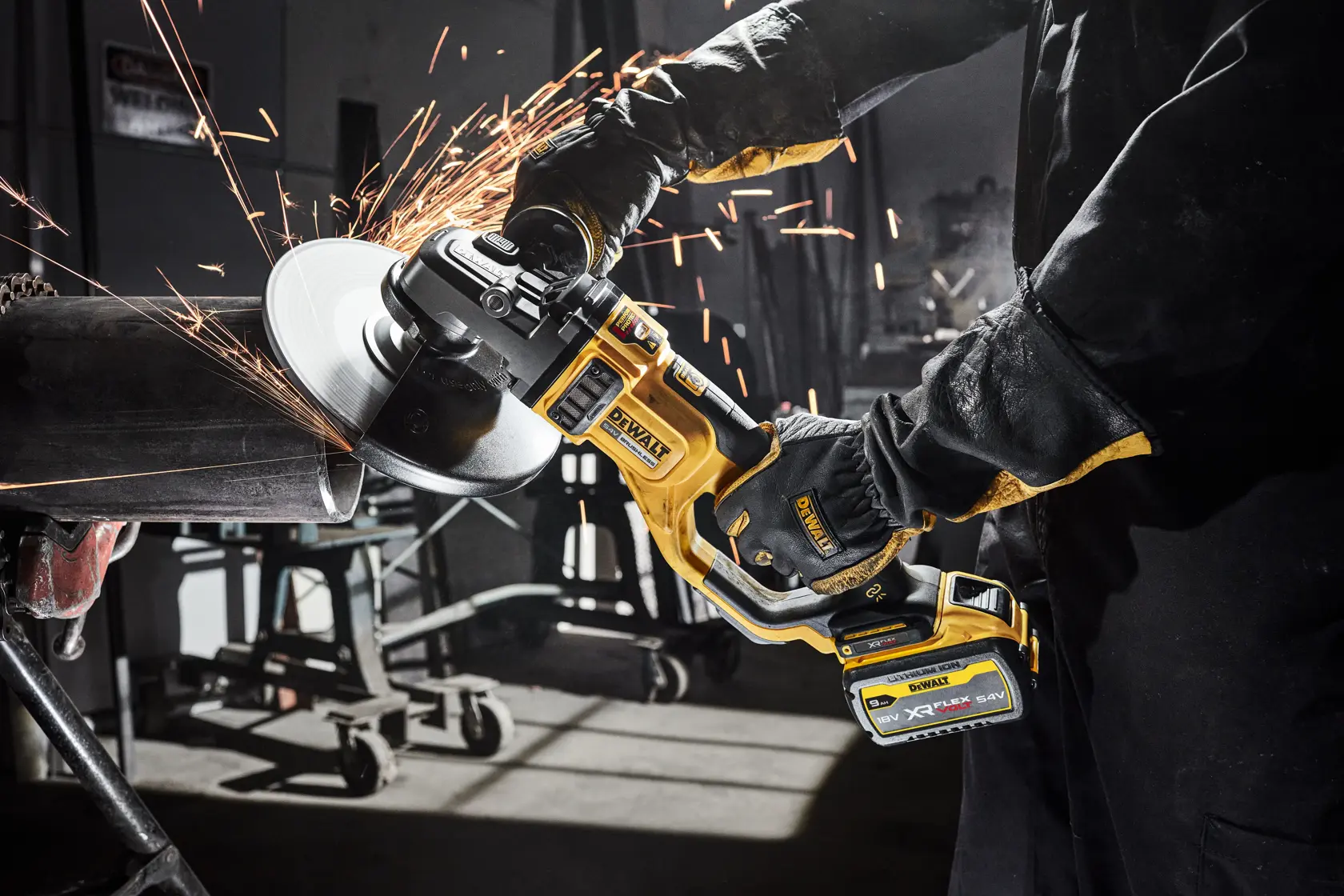 54V XR FLEXVOLT 230 mm-es sarokcsiszoló - 2×9AH akku, töltő