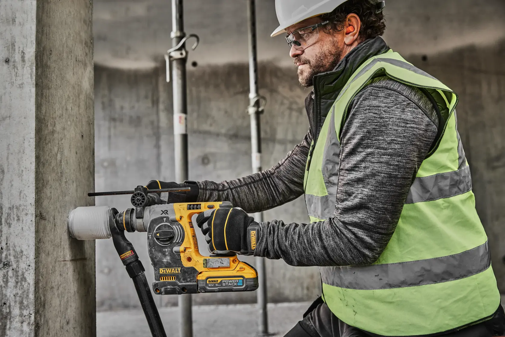 18V XR szénkefe nélküli 24 mm-es SDS-Plus fúrókalapács, 2x5Ah POWERSTACK akku, TSTAK kofferben