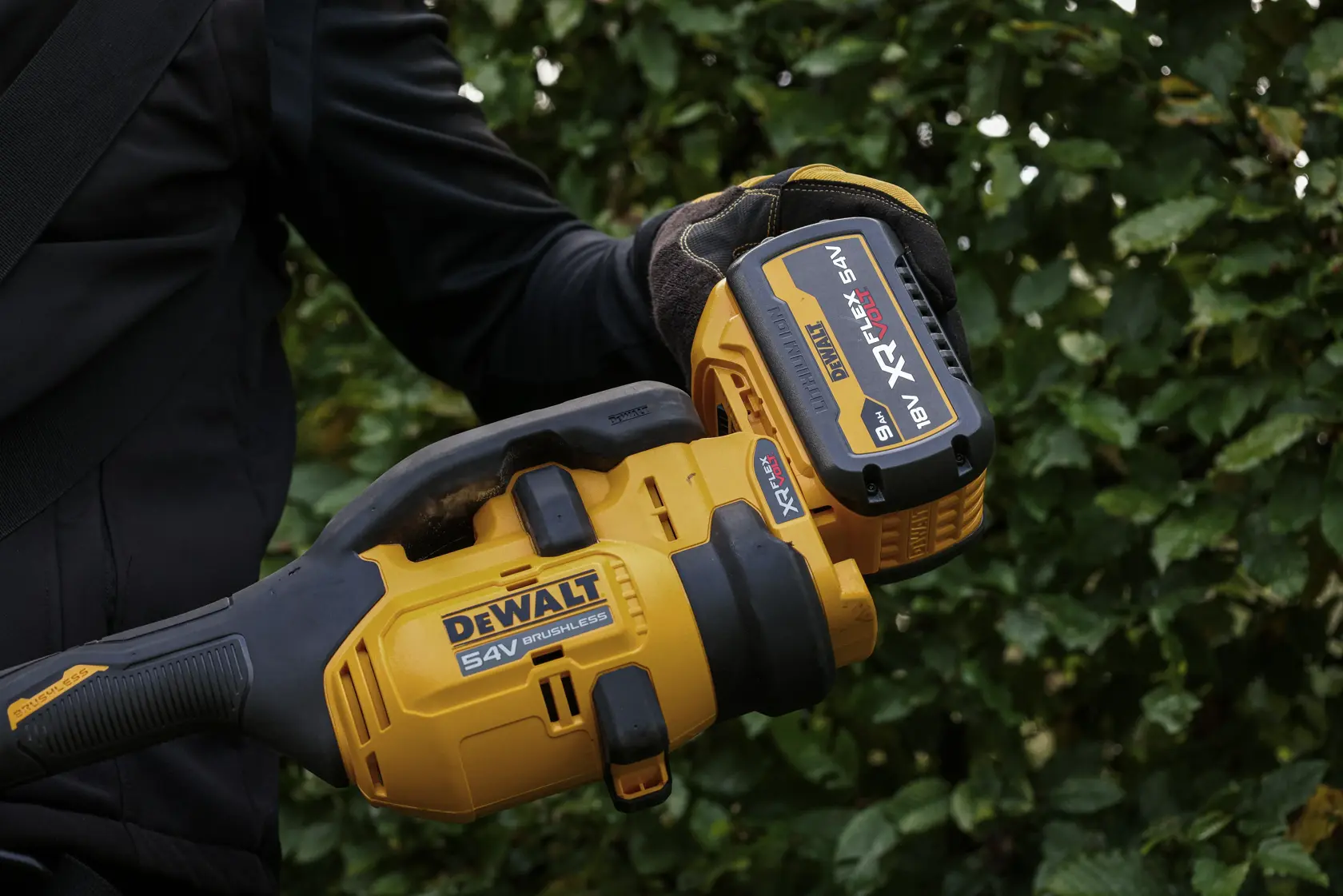 DEWALT® osztott szárú sövénynyíró tartozék