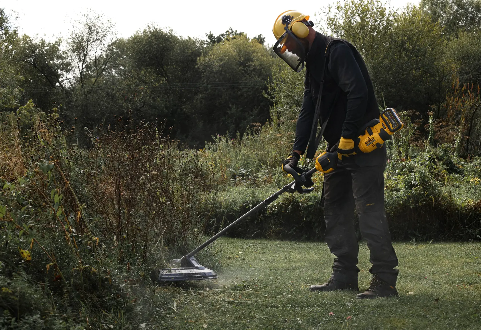 DEWALT® osztott karos szegélynyíró tartozék