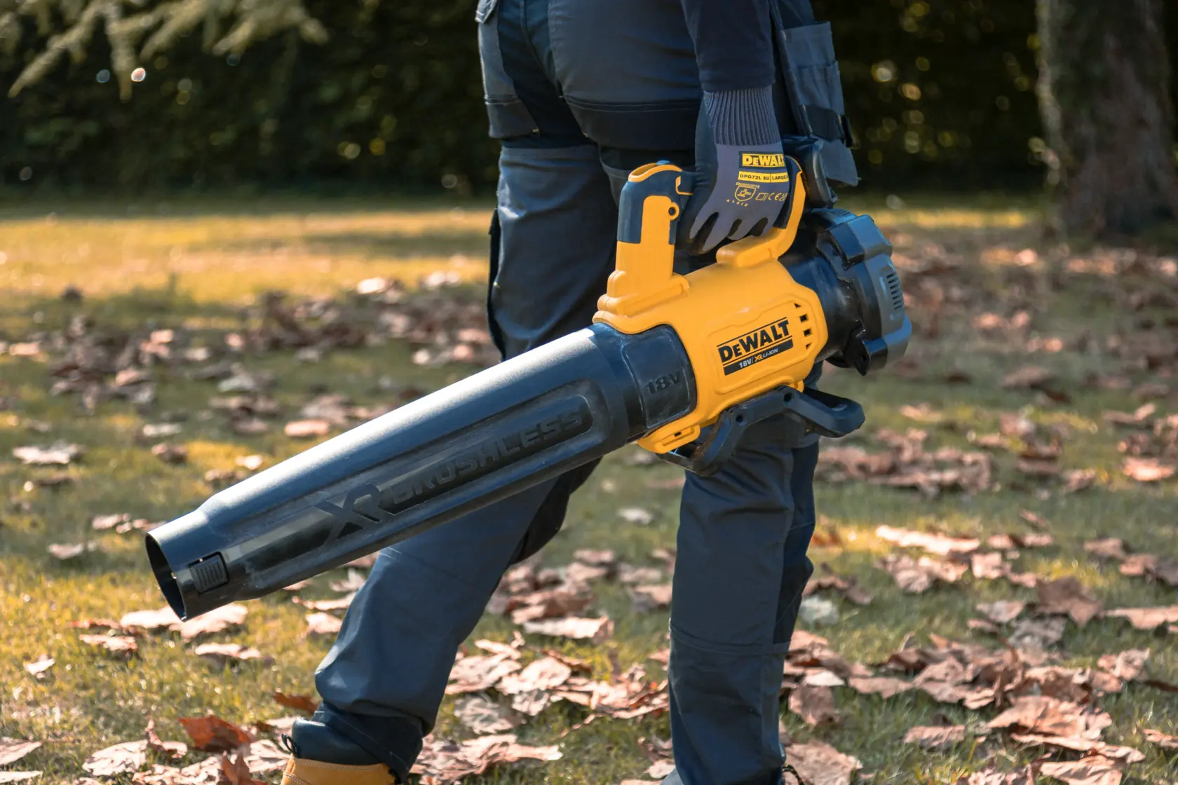 DEWALT® 18 V-os XR® szénkefe nélküli lombfúvó - 1 x 5 Ah