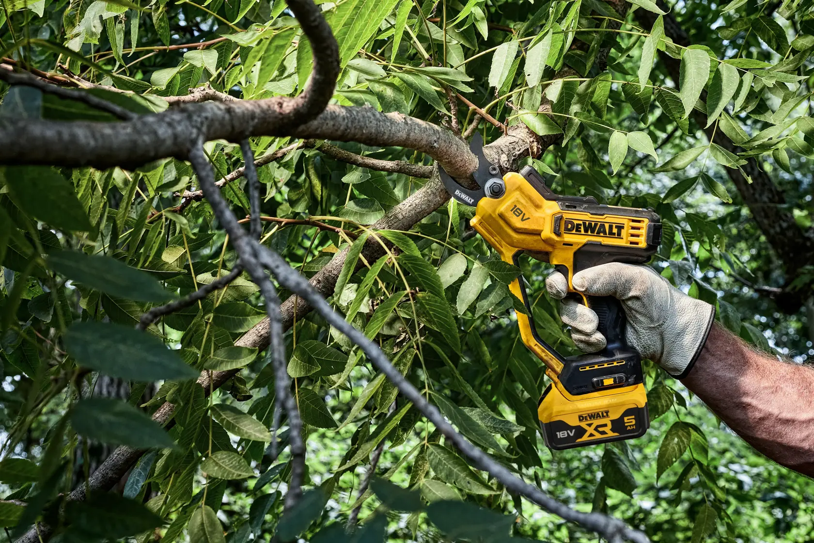 18V metszővágó 1 × 5,0 Ah akkumulátorral, töltővel, tokban