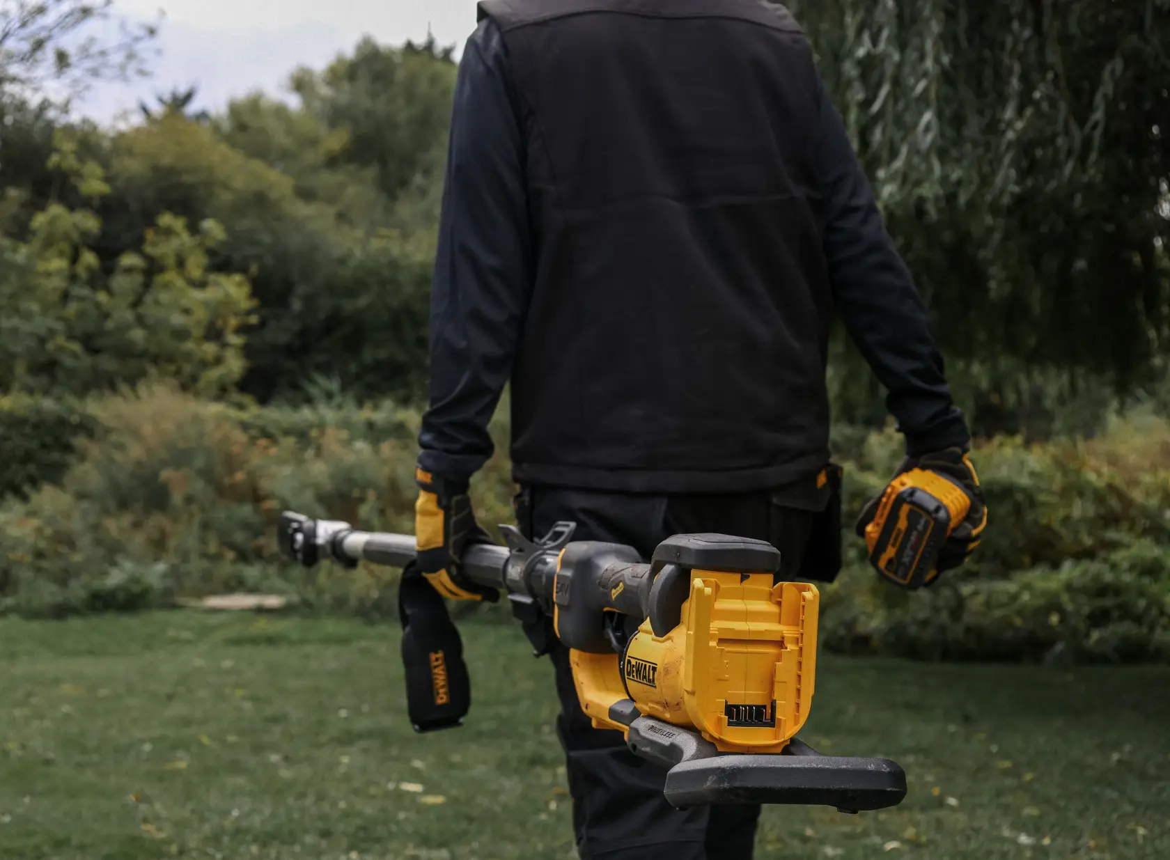 54 V XR FLEXVOLT Split Boom, szegélynyíró szerelvénnyel - 1 X 9 Ah