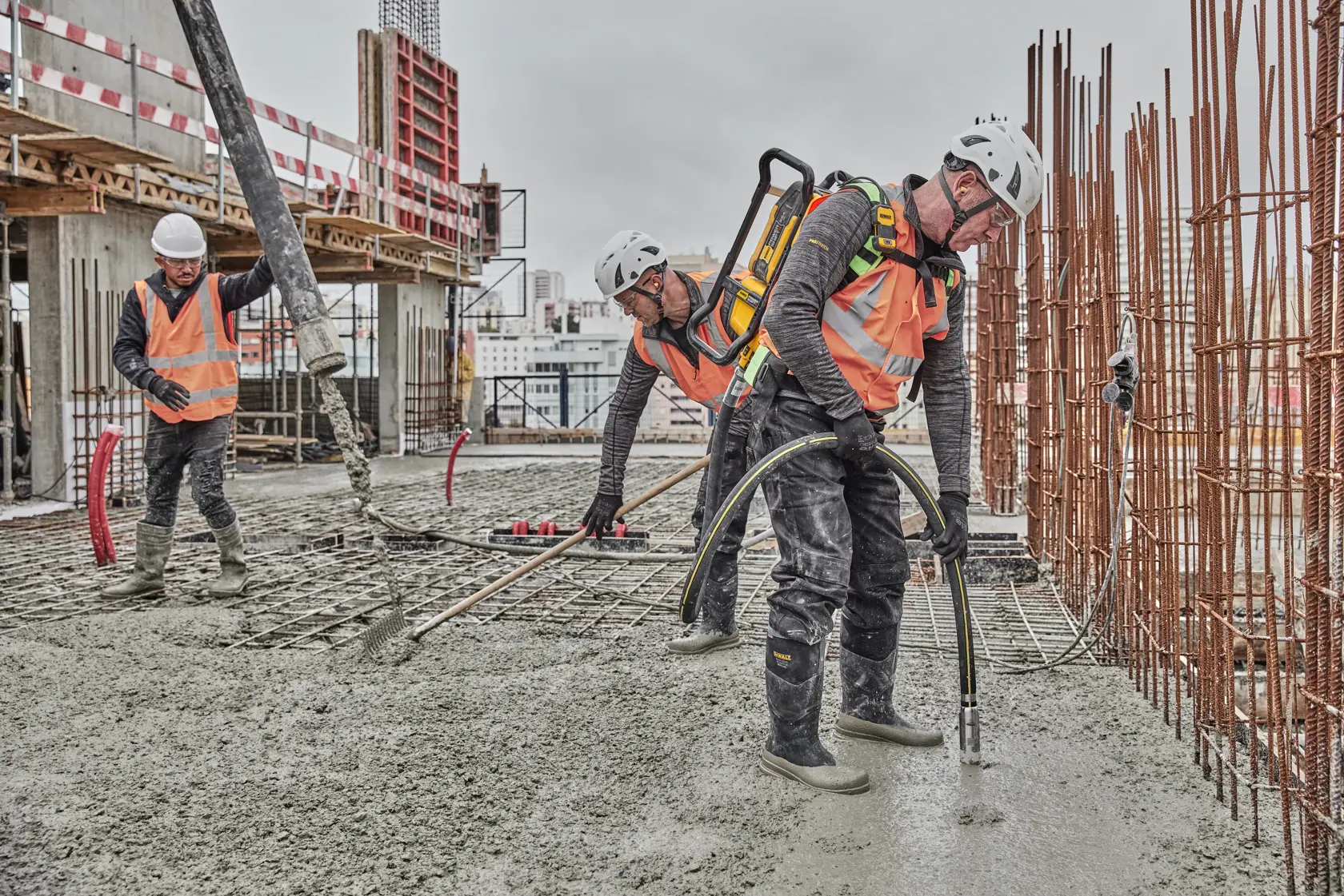 DEWALT POWERSHIFT HÁTI BETONVIBRÁTOR