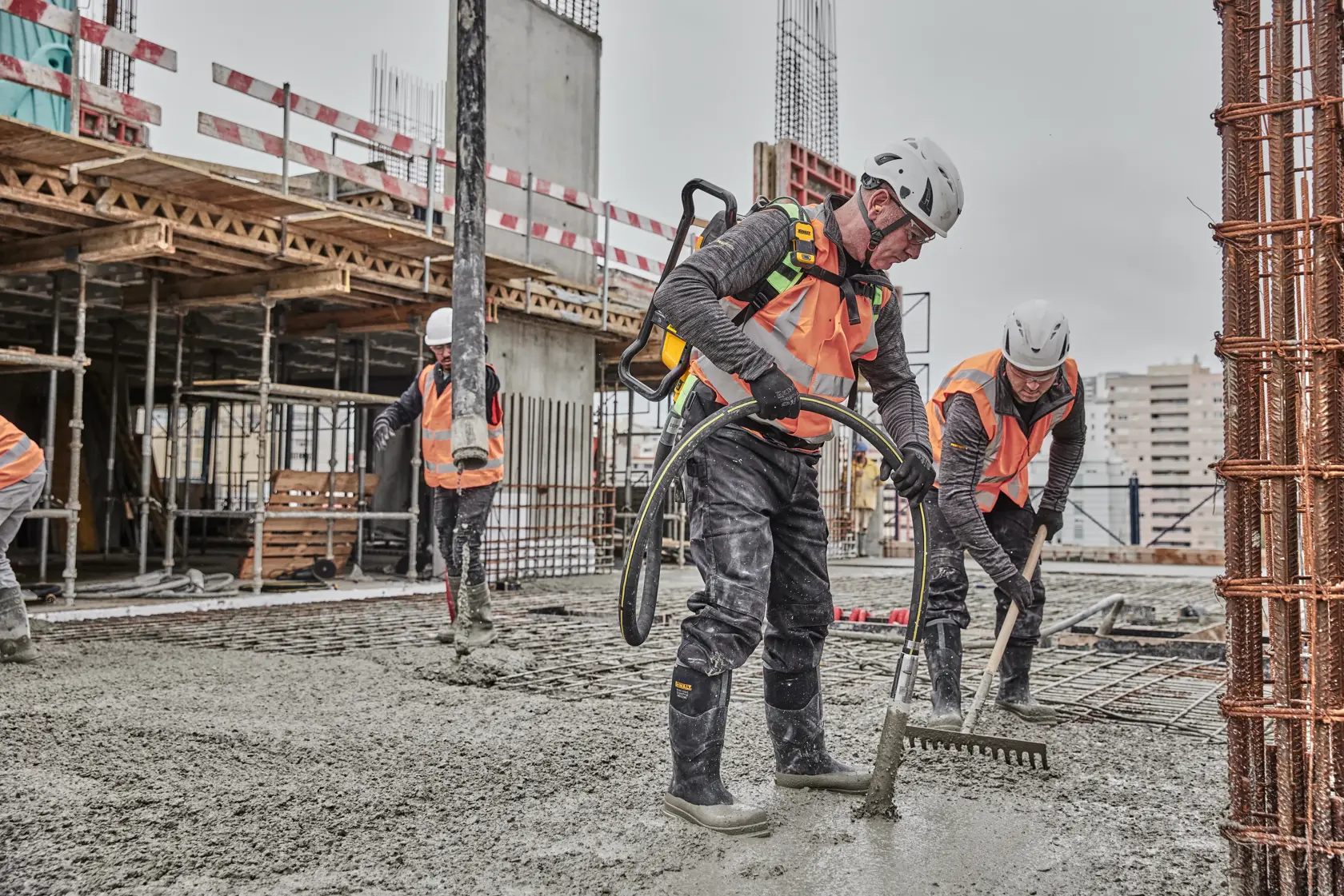 DEWALT POWERSHIFT HÁTI BETONVIBRÁTOR