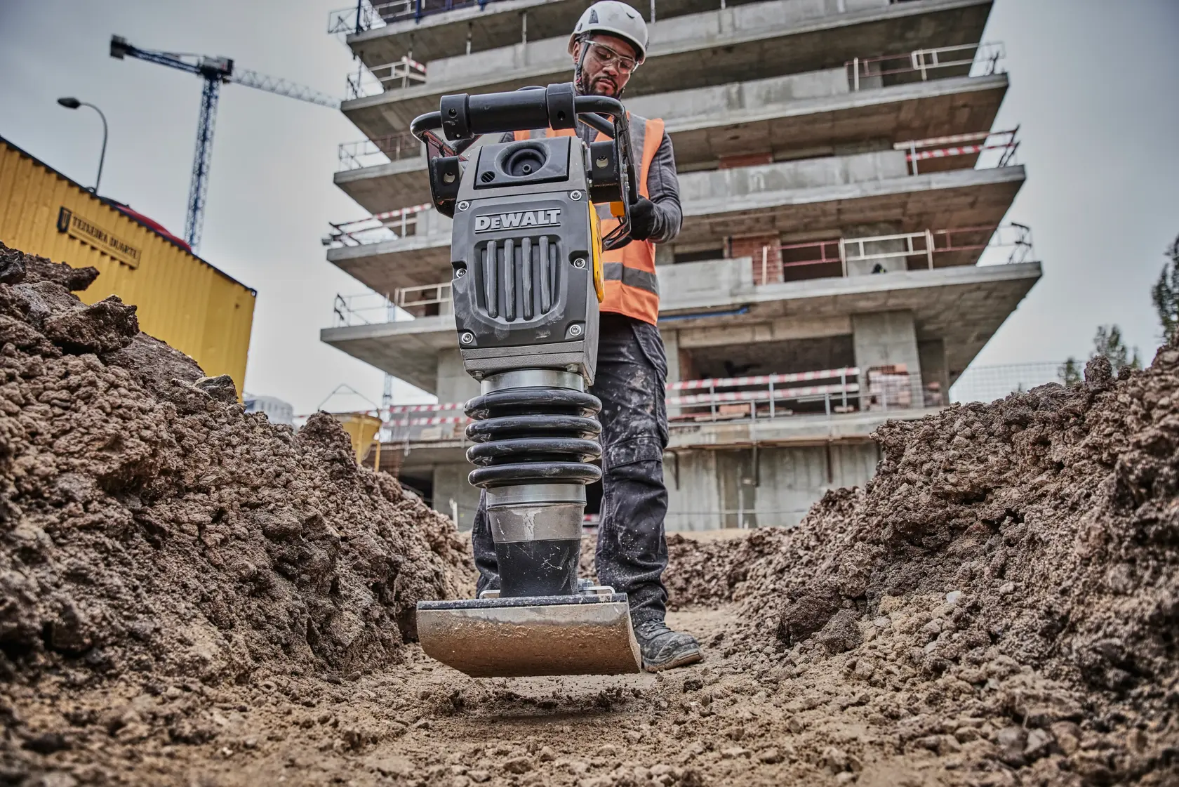 DEWALT POWERSHIFT VIBRÁCIÓS LEHÚZÓLAP