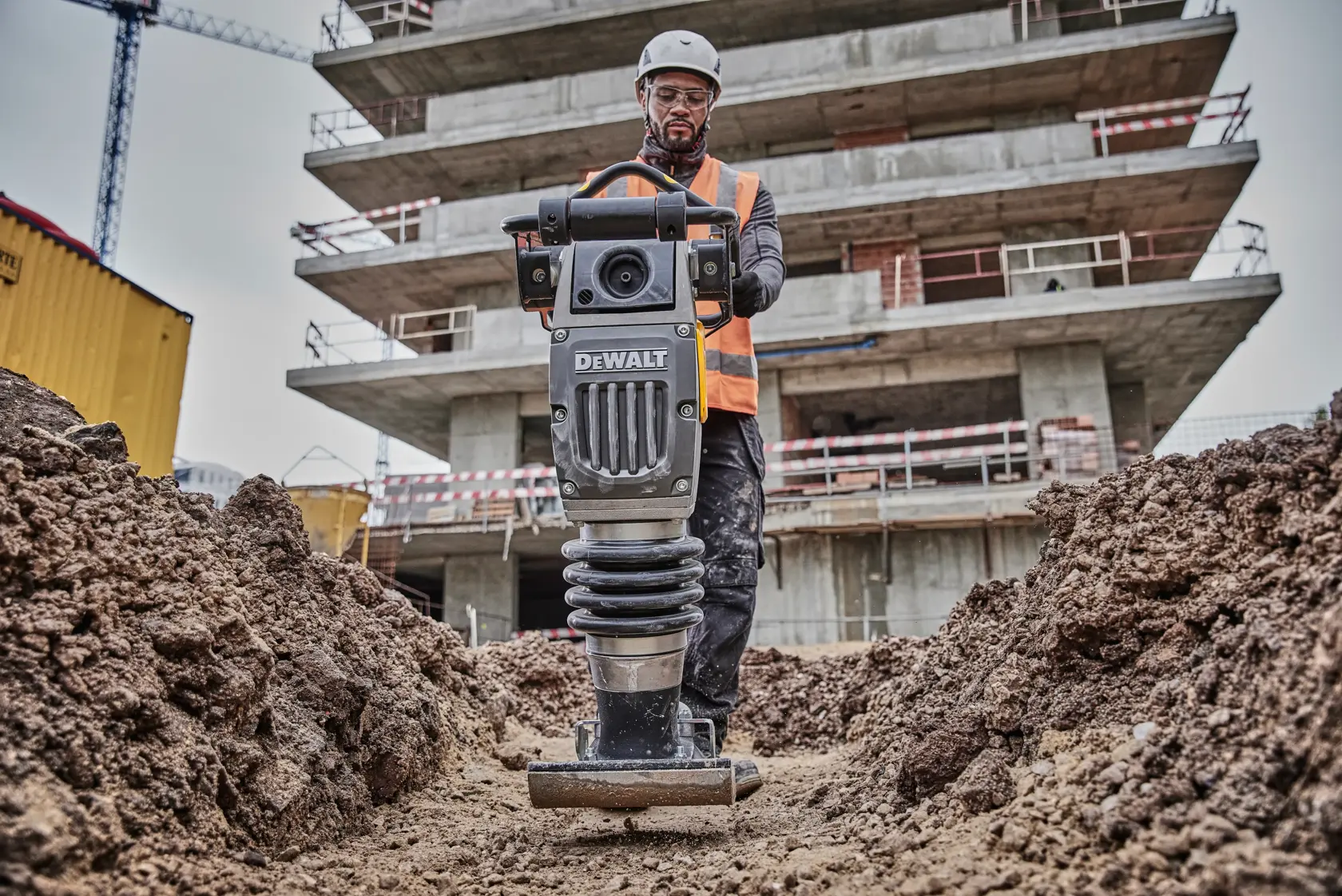 DEWALT POWERSHIFT VIBRÁCIÓS LEHÚZÓLAP