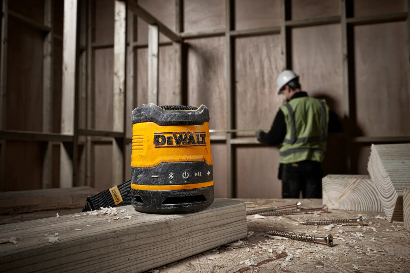 DEWALT® újratölthető USB-C kompakt Bluetooth hangszóró
