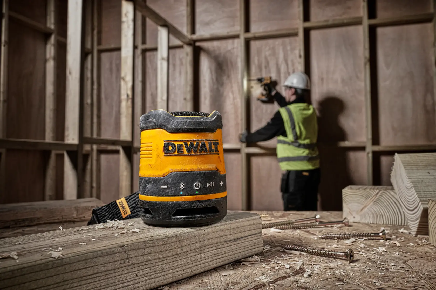 DEWALT® újratölthető USB-C kompakt Bluetooth hangszóró