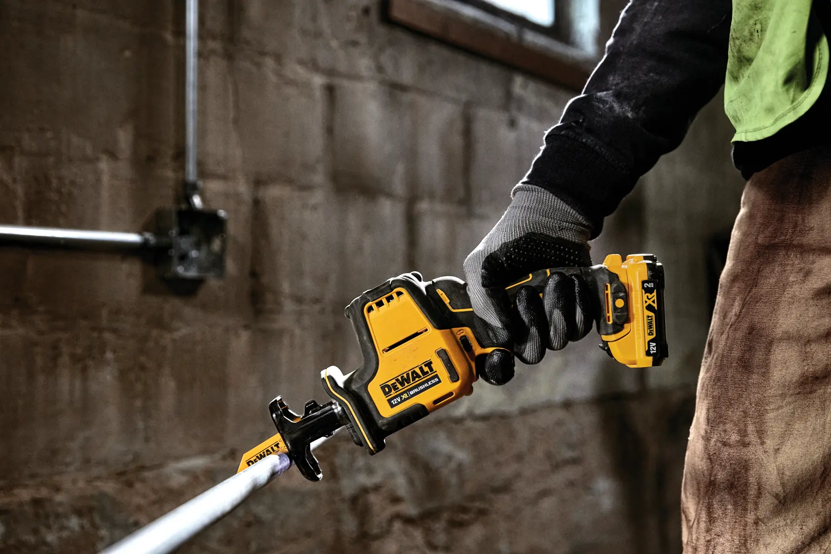 12V XR KOMPAKT ORRFŰRÉSZ 2 × 2 Ah AKKUMULÁTORRAL és TÖLTŐVEL, TSTAK KOMPATIBILIS KOFFERBEN.