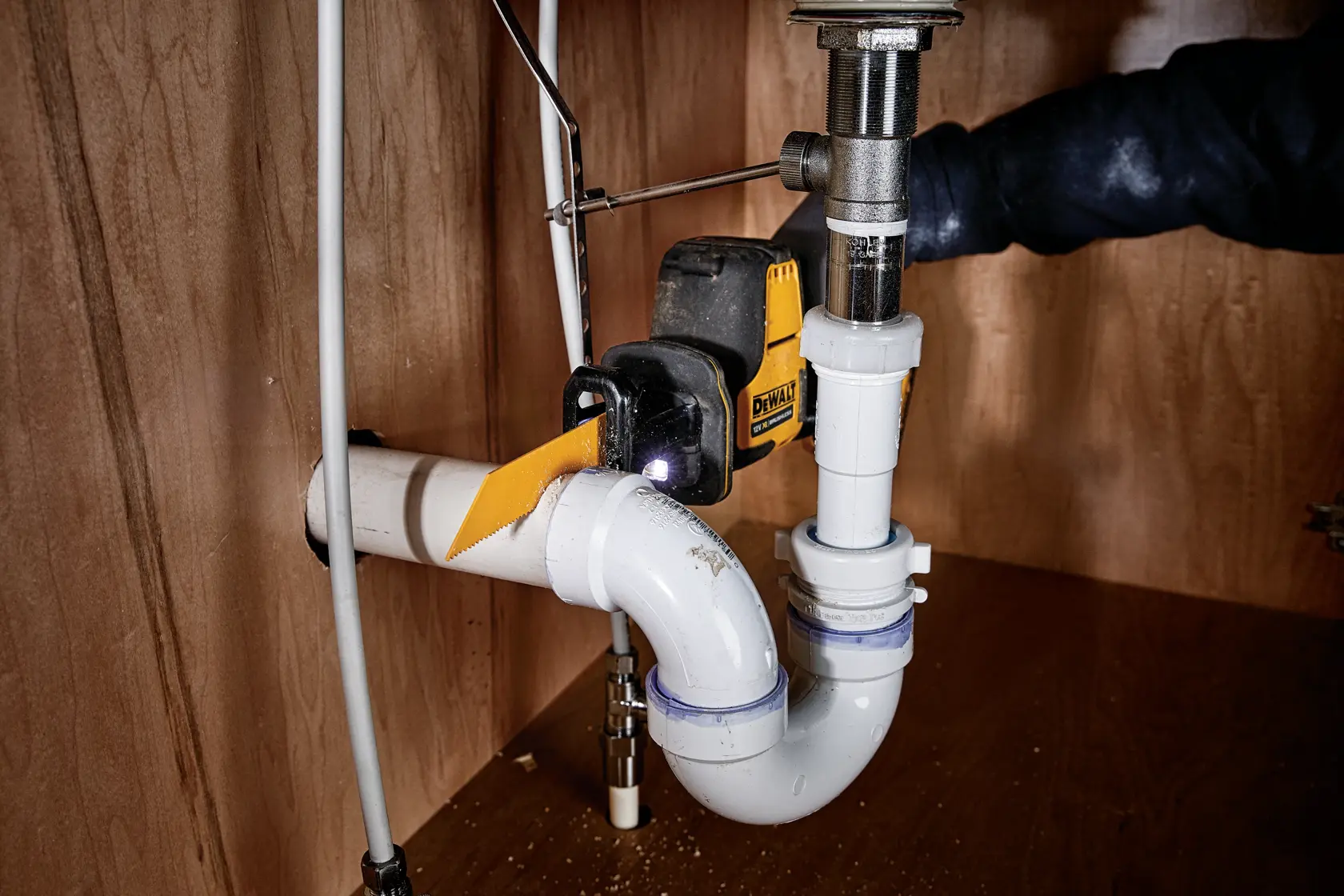 12V XR KOMPAKT ORRFŰRÉSZ 2 × 2 Ah AKKUMULÁTORRAL és TÖLTŐVEL, TSTAK KOMPATIBILIS KOFFERBEN.