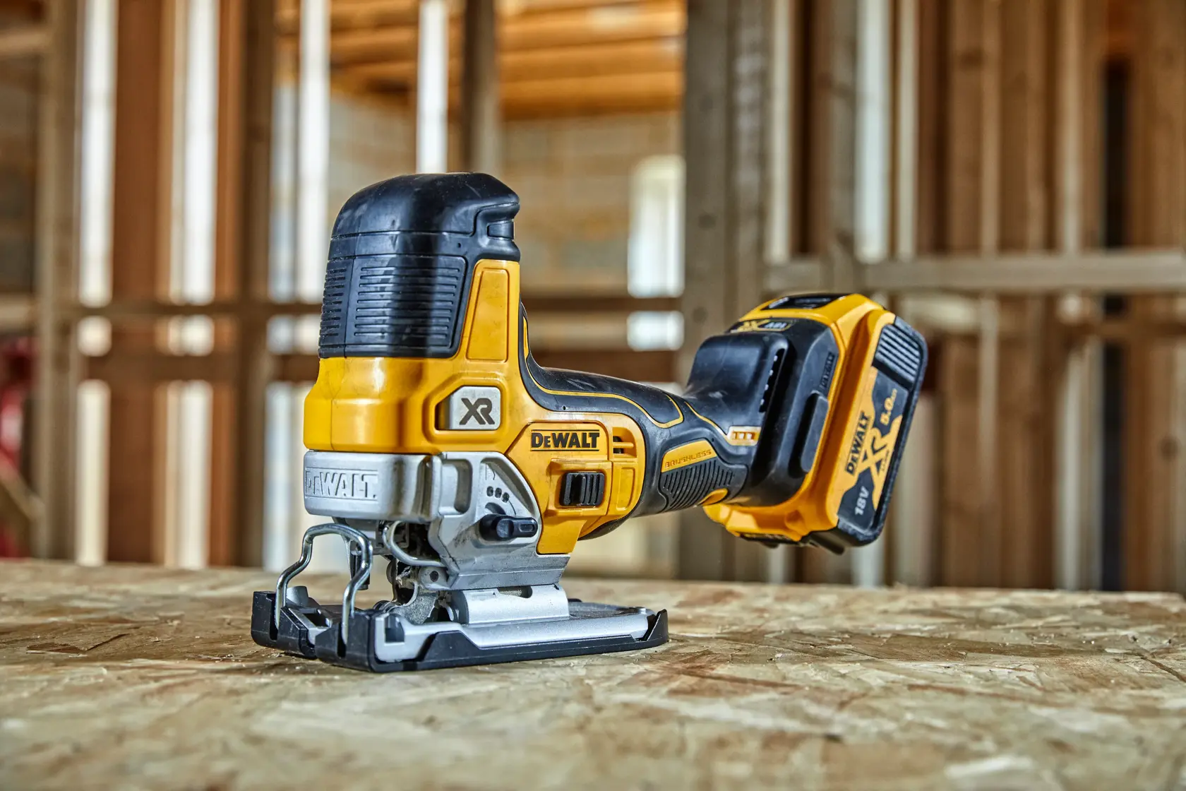 18V XR Kefe-nélküli dekopírfűrész - 2 X 5 AH, töltő, koffer