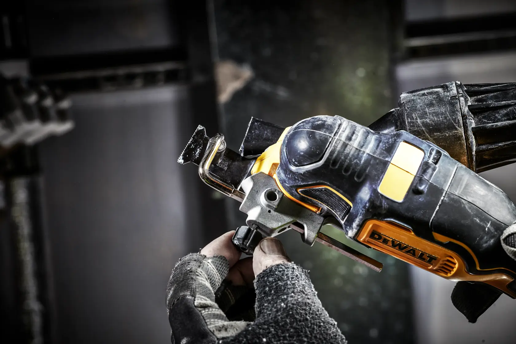 18V XR kefe nélküli multitool, akkumulátor és töltő nélkül, papírdobozban