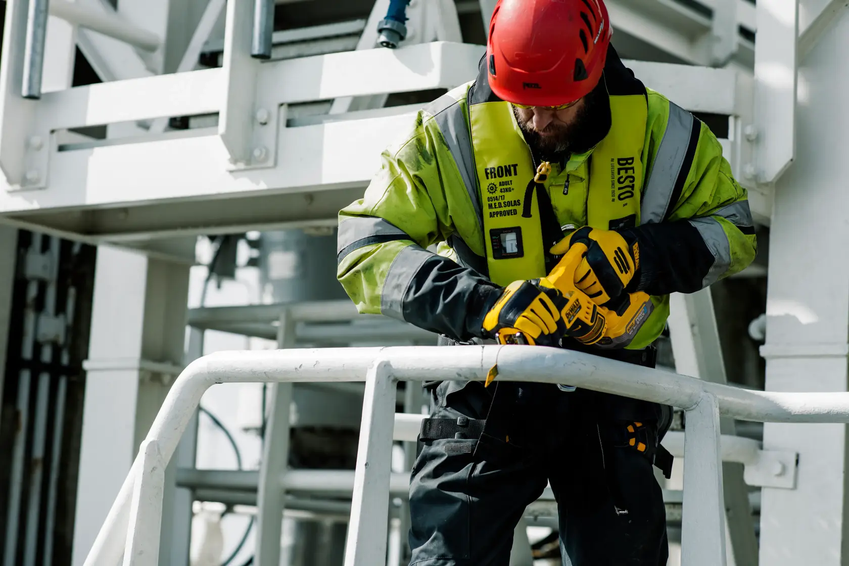 18V XR Szénkefe nélküli, akkus orrfűrész, 2 x 5 Ah POWERSTACK akku + töltő, TSTAK kofferben