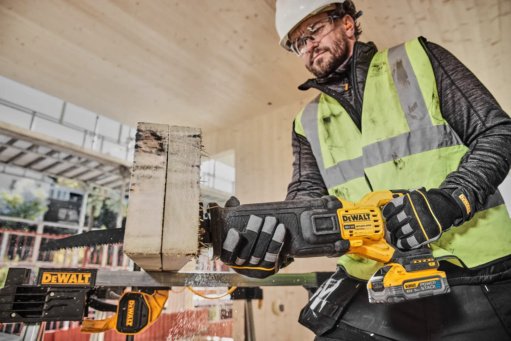 18V XR szénkefe nélküli orrfűrész, 2x5Ah POWERSTACK akku, TSTAK kofferben