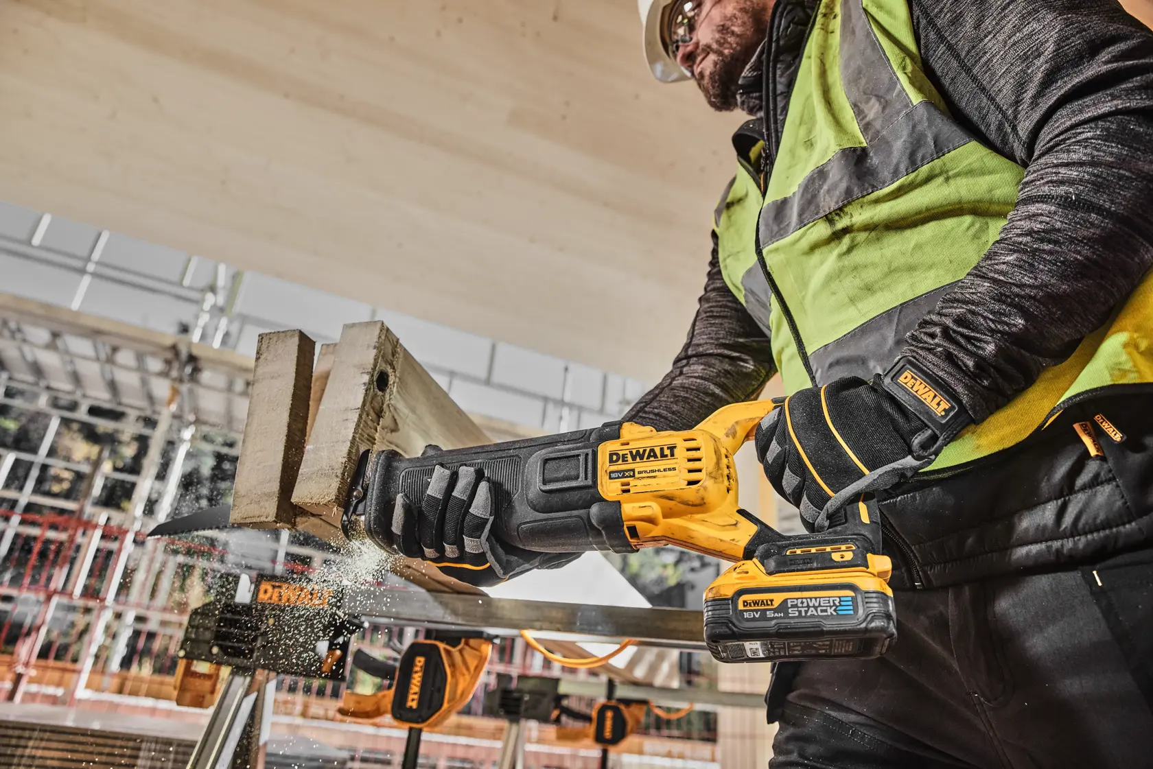 18V XR szénkefe nélküli orrfűrész, 2x5Ah POWERSTACK akku, TSTAK kofferben