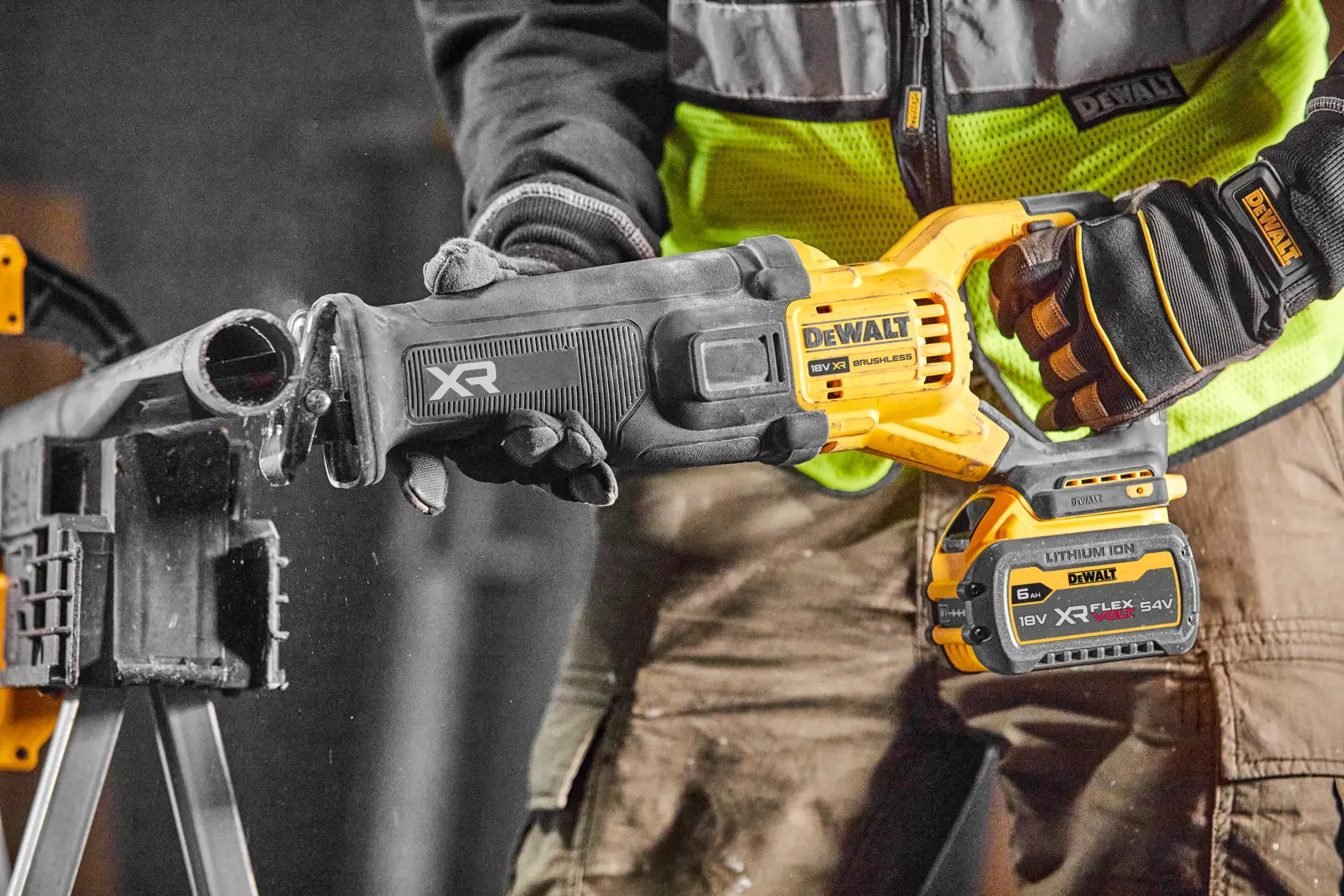 54V FLEXVOLT Kefe nélküli orrfűrész, akkumulátor és töltő nélkül, TSTAK kofferben