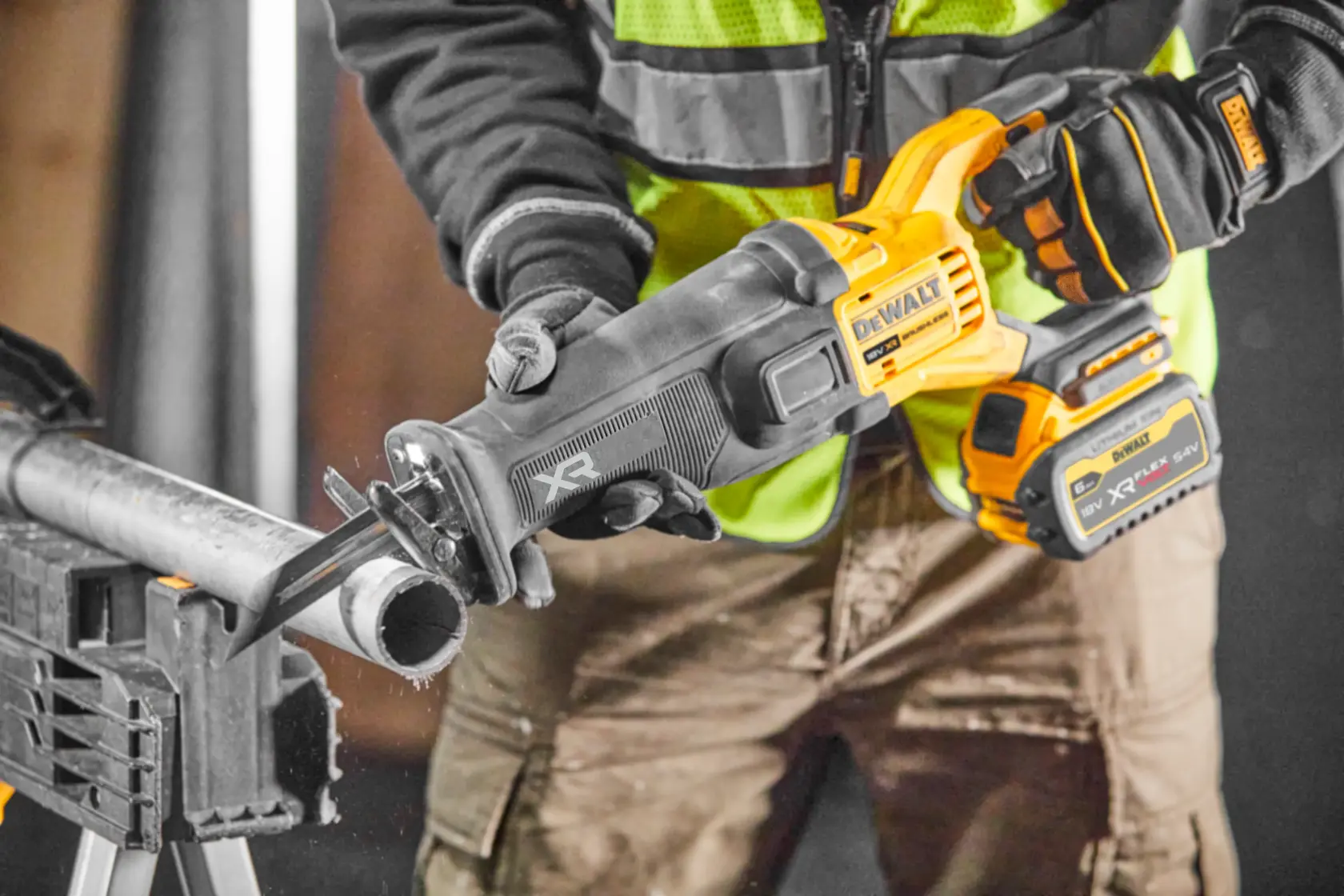 54V FLEXVOLT Kefe nélküli orrfűrész, akkumulátor és töltő nélkül, TSTAK kofferben