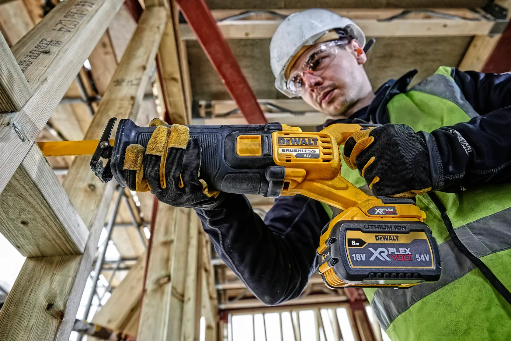 54V FLEXVOLT kefen élküli orrfűrész, 2 × 6,0 AH AKKUVAL, töltővel, KOFFERBEN