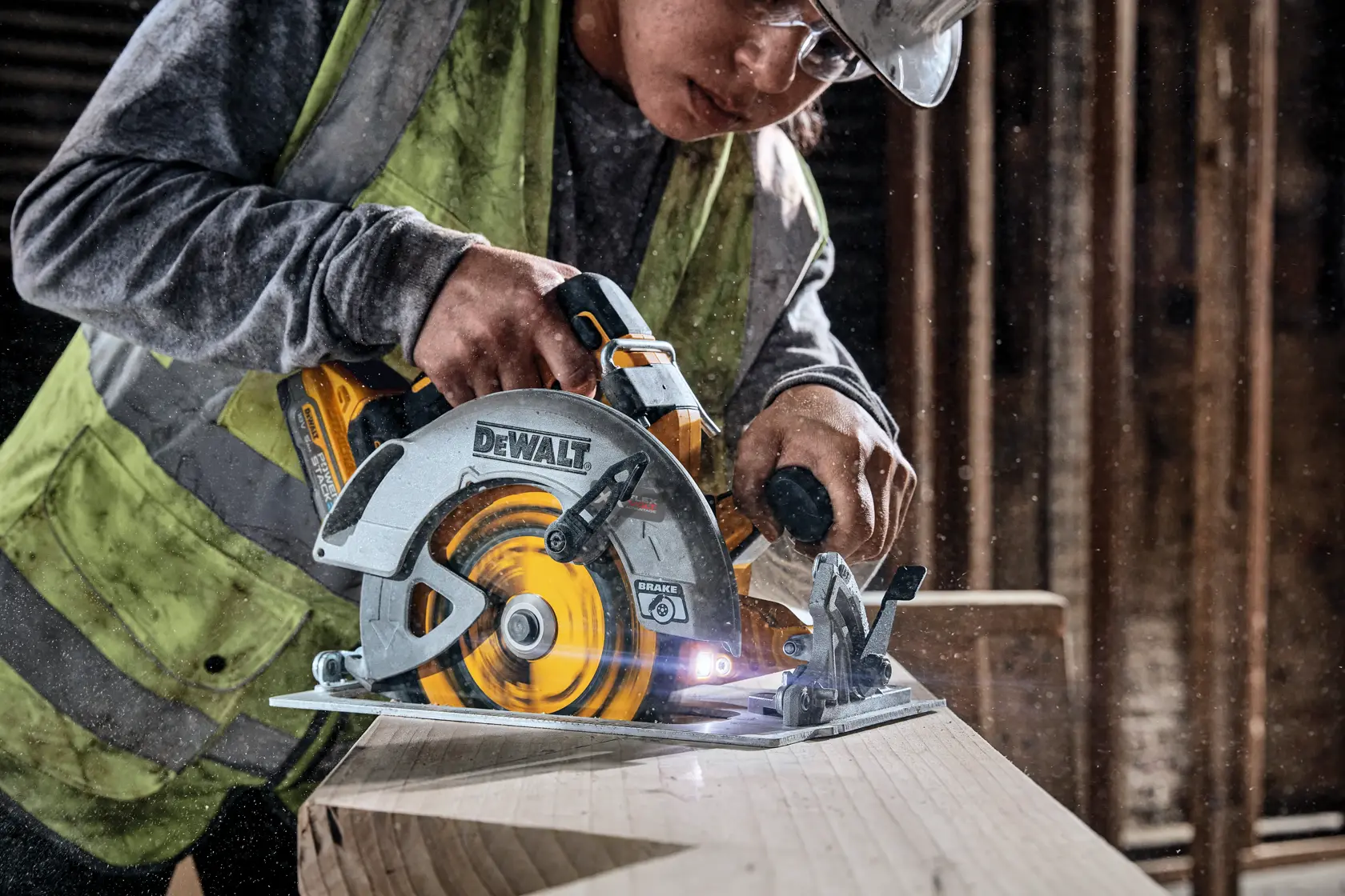 18V XR szénkefe nélküli 190 mm-es körfűrész, 2×5Ah POWERSTACK akku, TSTAK kofferben