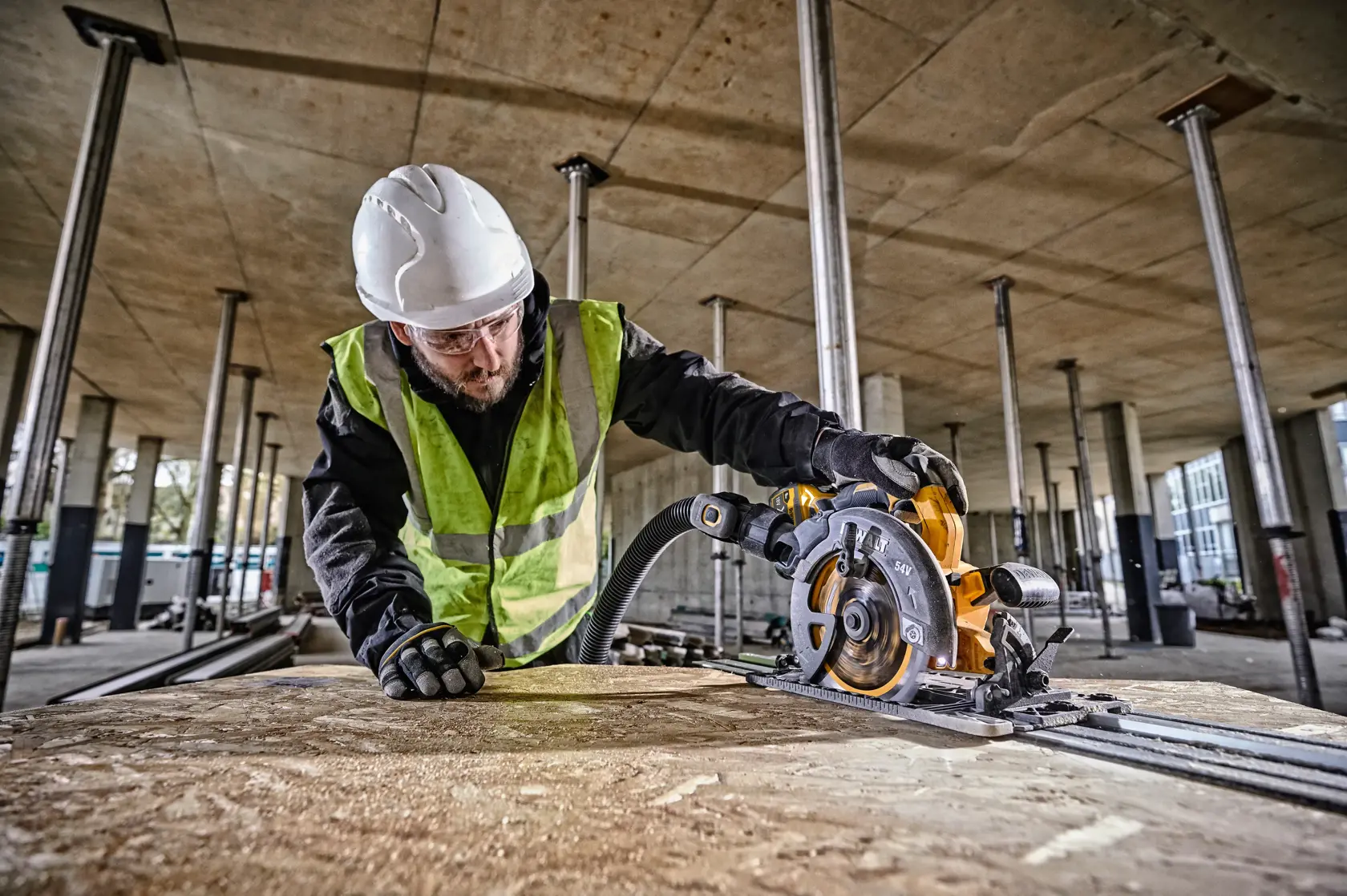 DEWALT® 54V XR® FLEXVOLT® 190 mm-es sínnel kompatibilis körfűrész - 2 x 9Ah