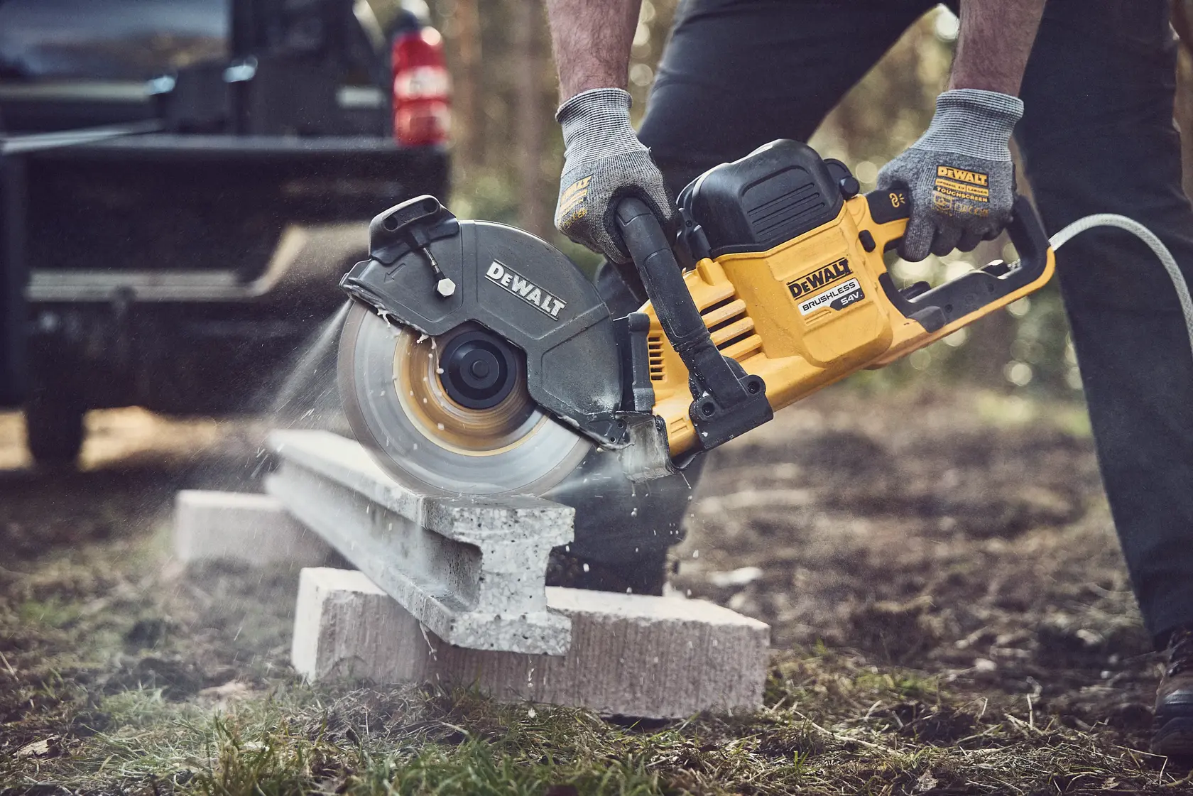 DEWALT® 54V XR® FLEXVOLT® 230 mm-es vágófűrész