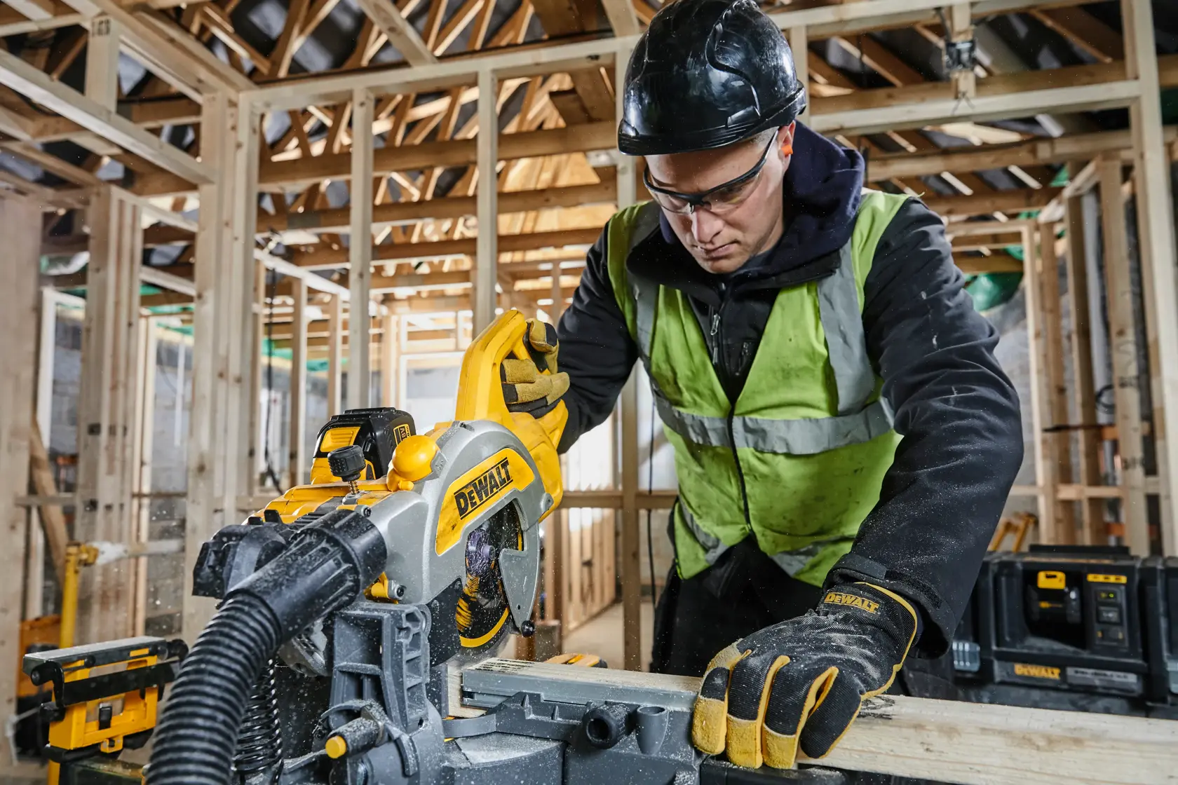 54V FLEXVOLT 216 mm Gérfűrész 2 akkumulátorral