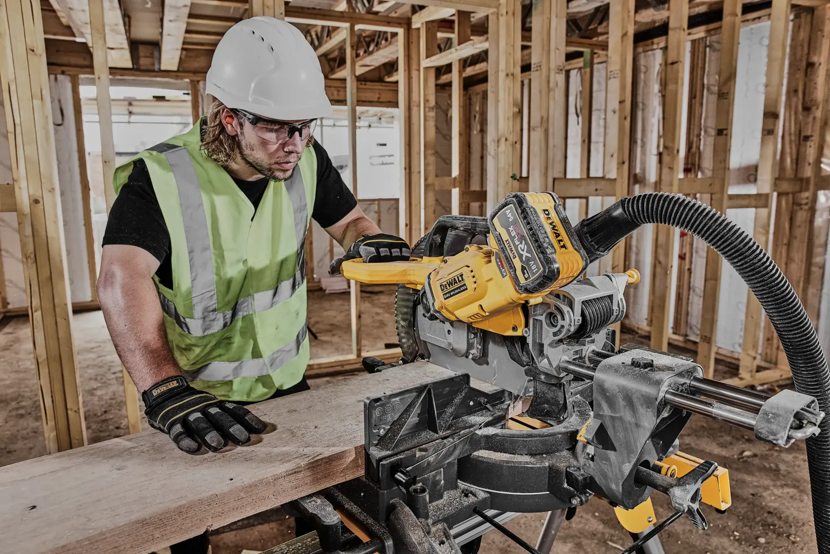 DEWALT® 54V XR® FLEXVOLT® 305 mm-es gérvágó fűrész (csak szerszám)