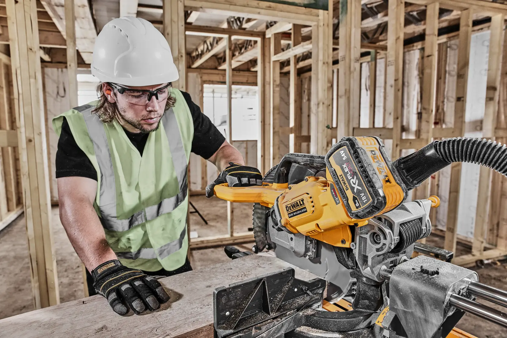 DEWALT® 54V XR® FLEXVOLT® 305 mm-es gérvágó fűrész (csak szerszám)