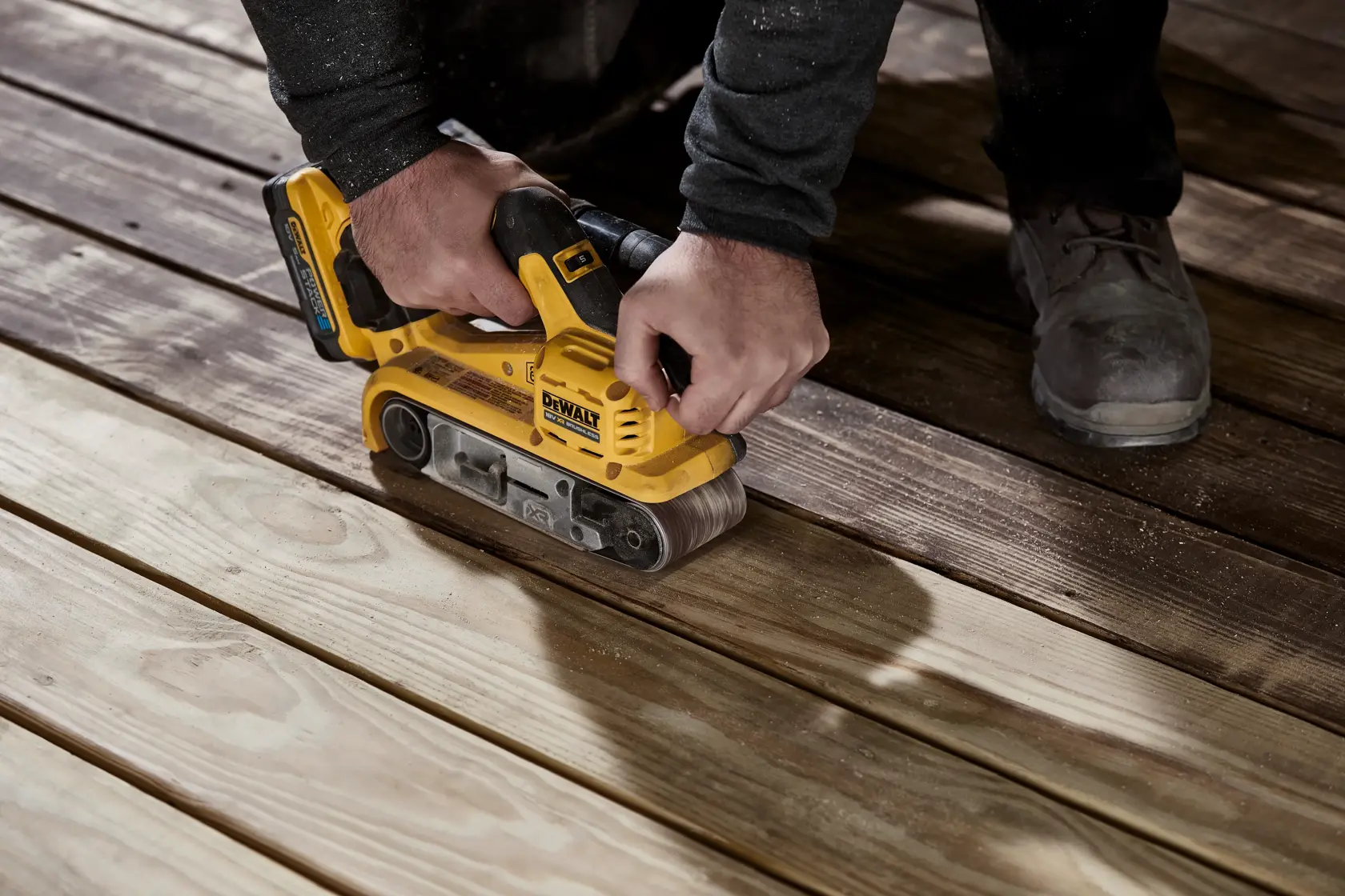 DEWALT® 18 V-os XR® szénkefe nélküli szalagcsiszoló (csak szerszám)