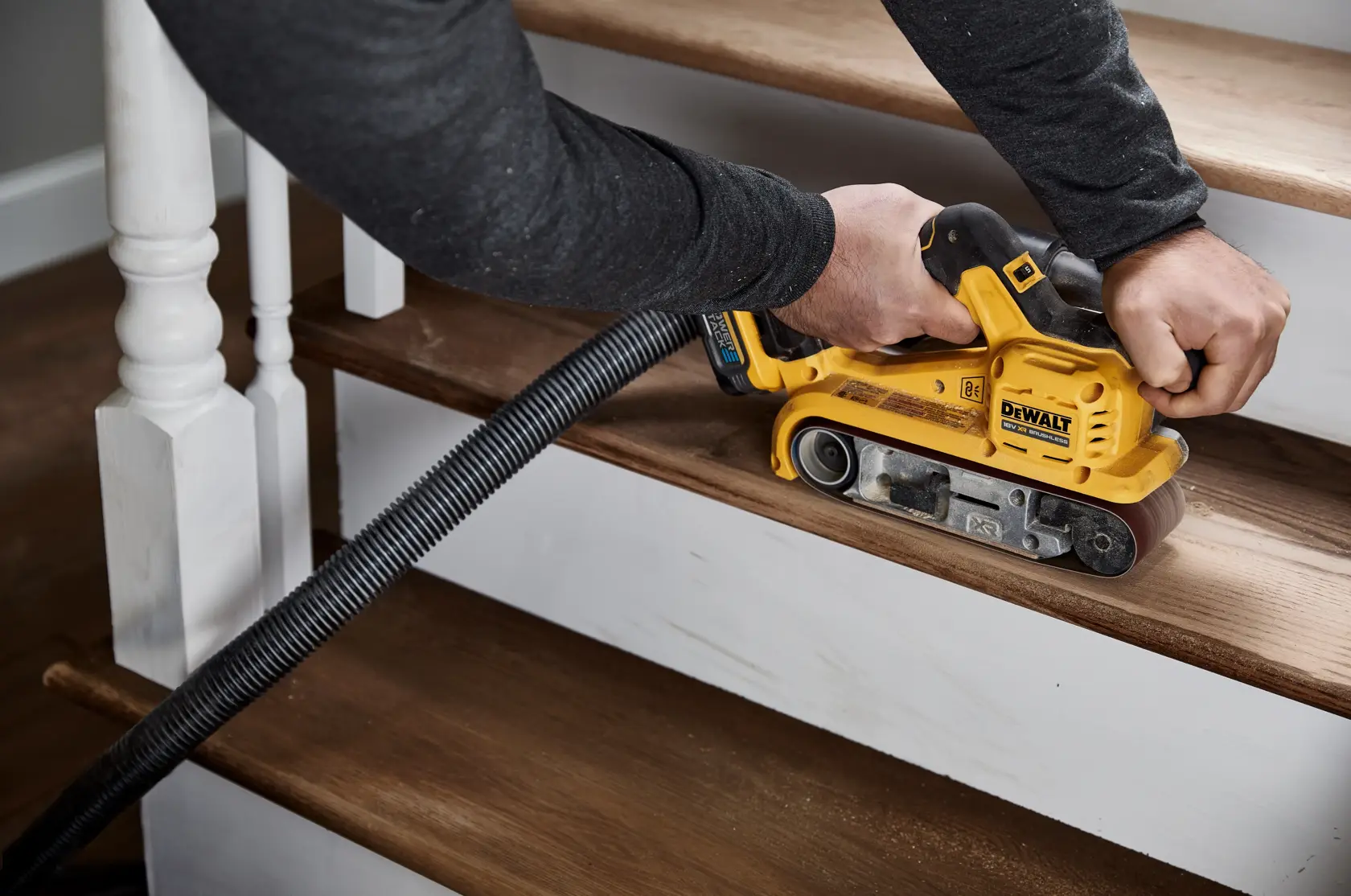 DEWALT® 18 V-os XR® szénkefe nélküli szalagcsiszoló (csak szerszám)