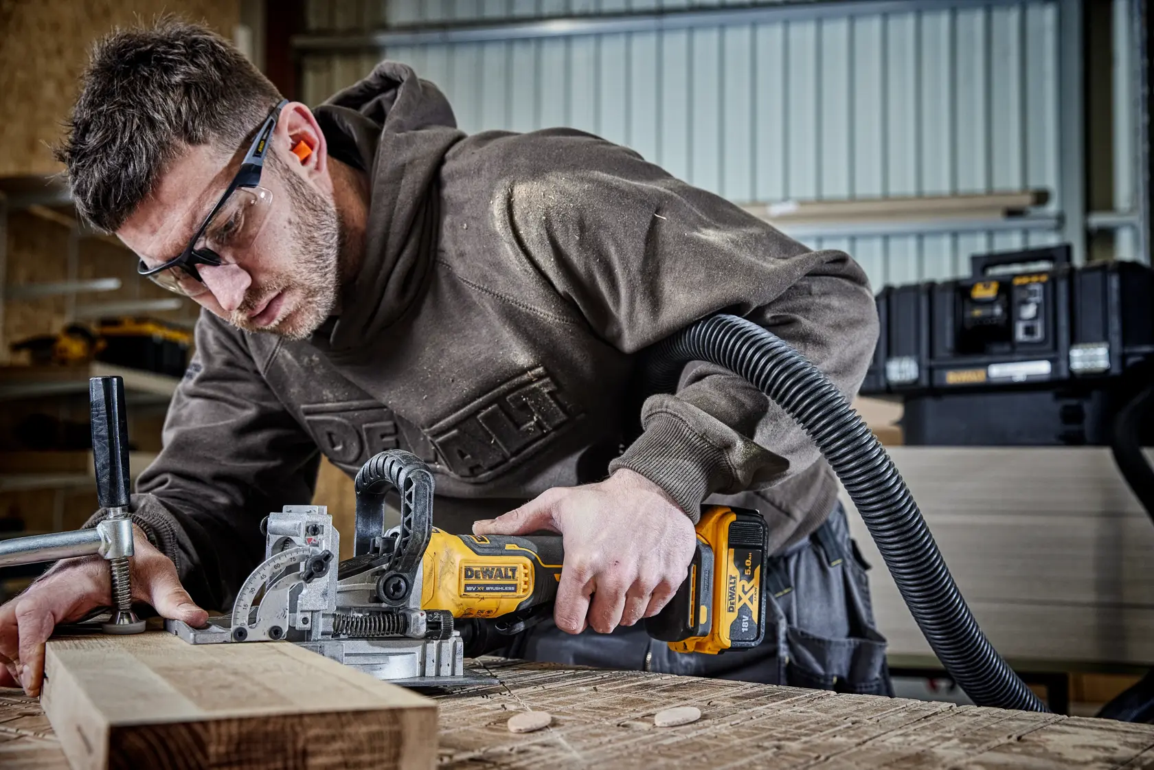 DEWALT® 18V XR® kefe nélküli kekszcsatlakozó - 2 x 5Ah
