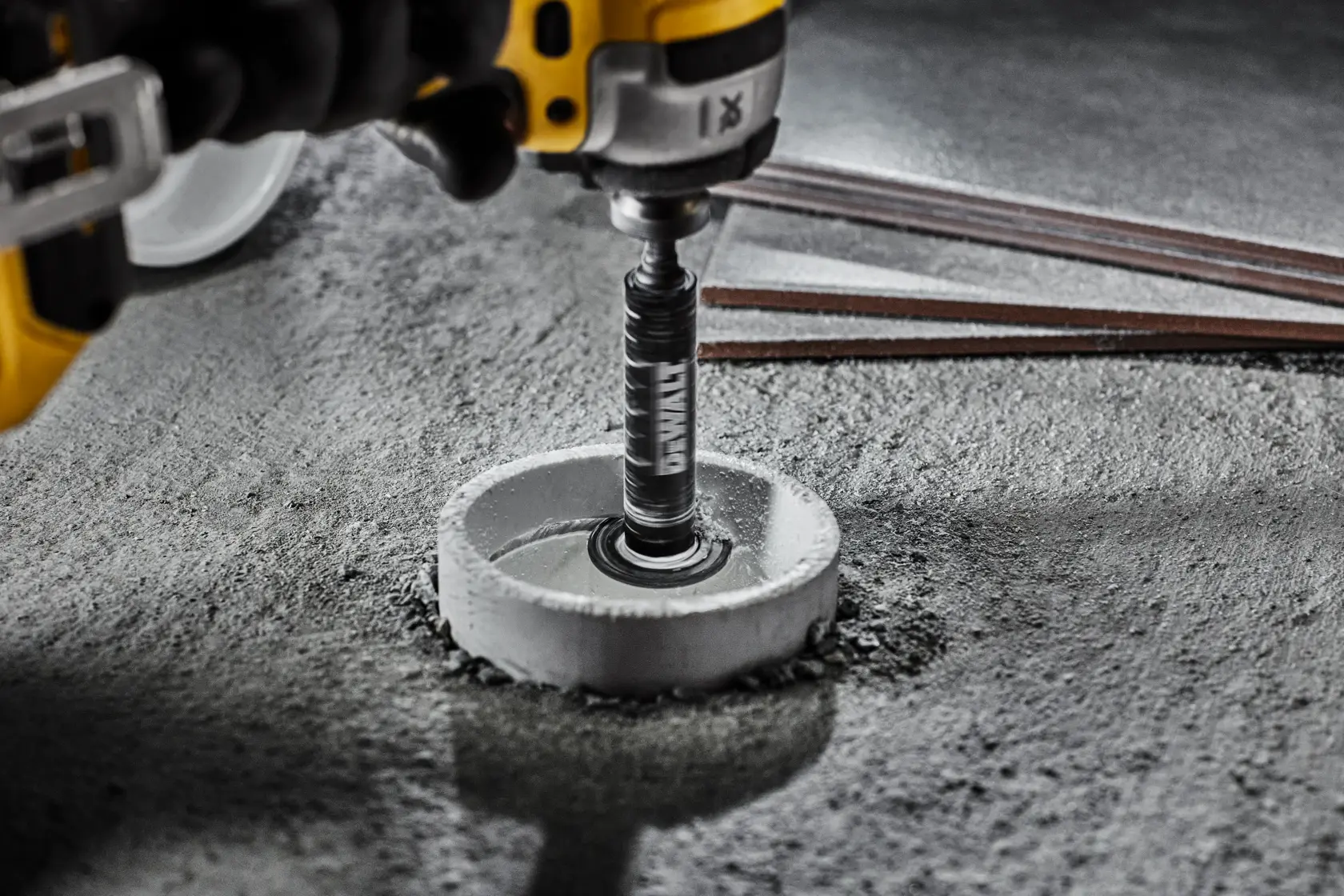 DEWALT gyémántszemcsés belső PVC csővágó