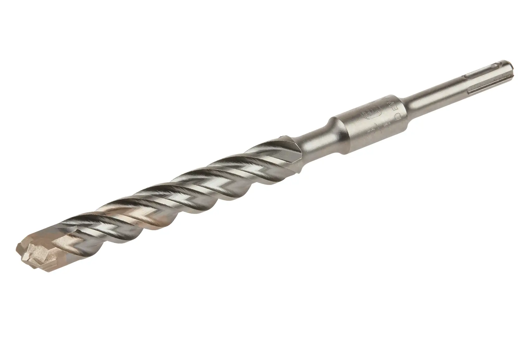 Una broca de metal para martillo rotativo DEWALT DT9680 con punta afilada y estrías en espiral, mostrada sobre fondo blanco.