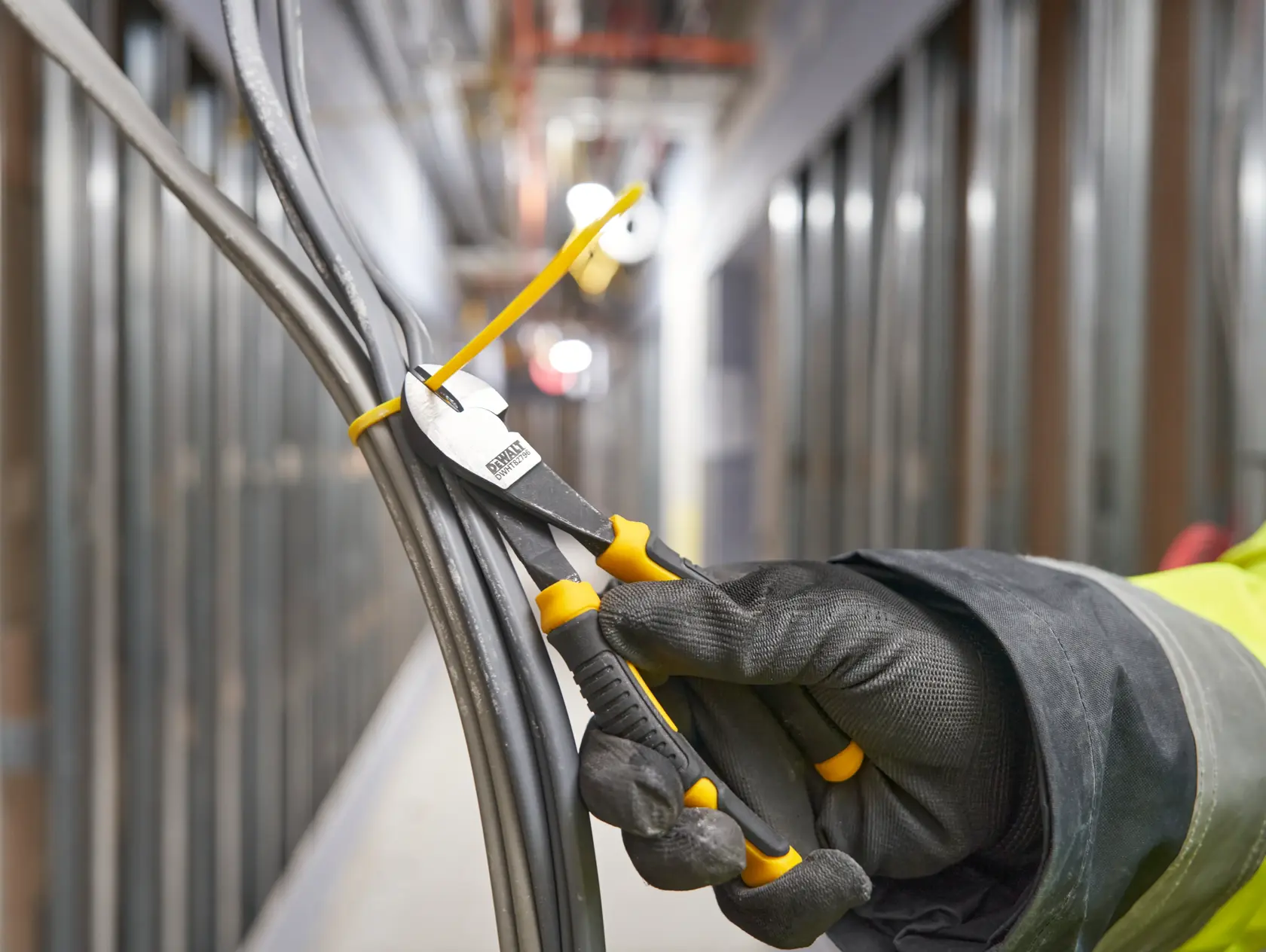 DEWALT® 160mm LH Átlós fogó
